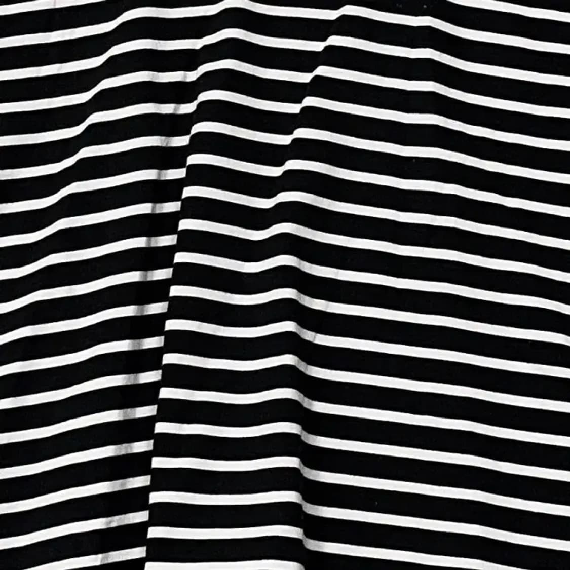 유니클로 스트라이프 블랙 오버핏 크롭 반팔티 S 상품이미지4