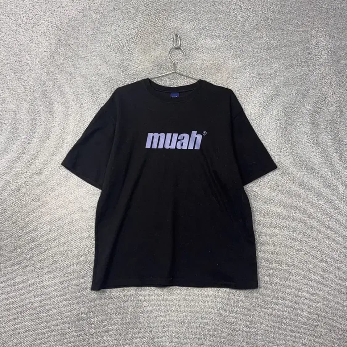 무아무아 스펠 로고 프린팅 블랙 반팔 티 F 상품이미지1