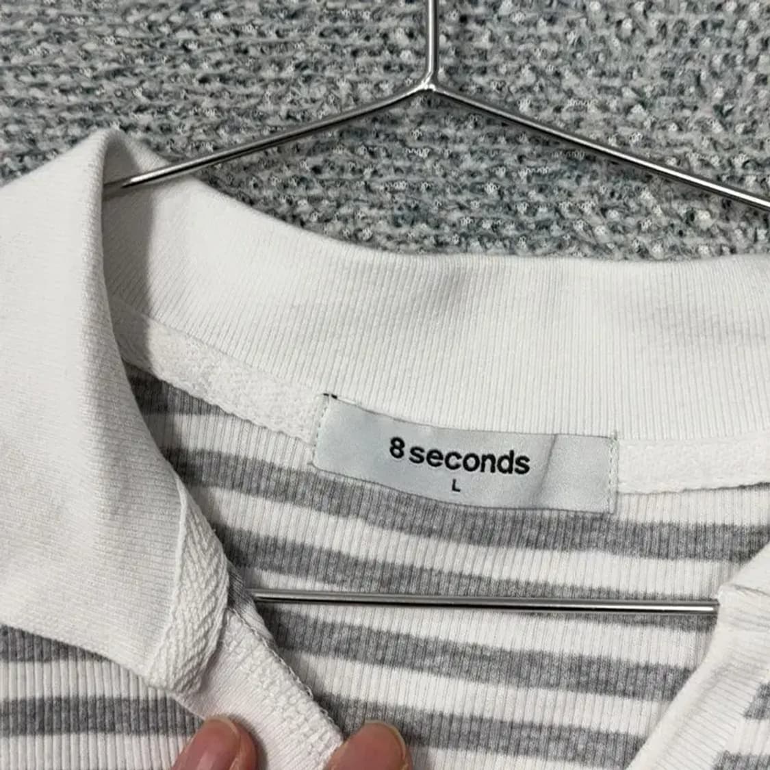 에잇세컨즈 여성 스트라이프 라이트 그레이 반팔 카라티 L 상품이미지3