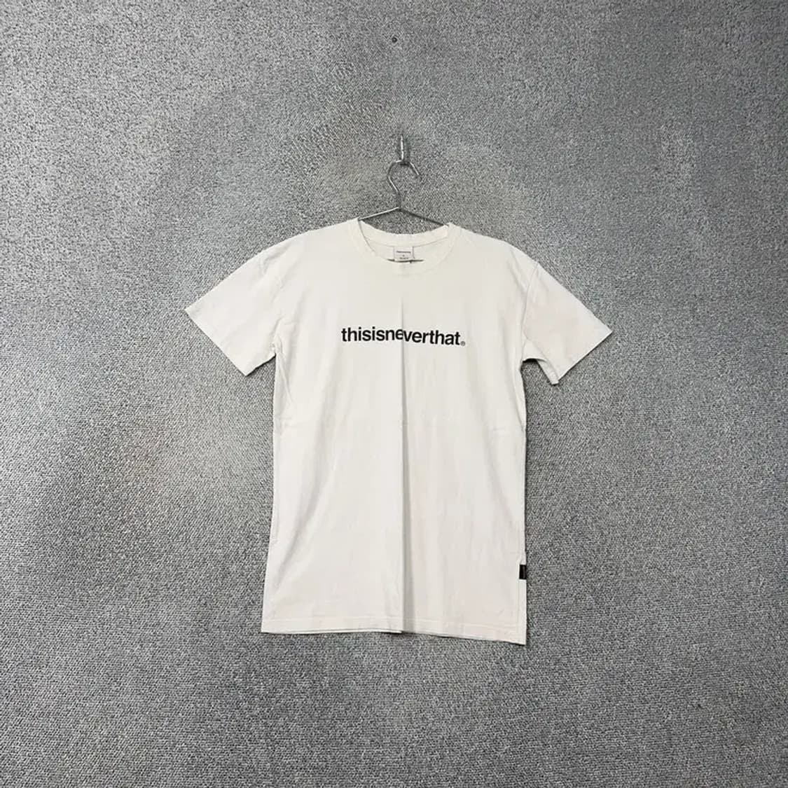 디스이즈네버댓 스펠 로고 프린팅 화이트 반팔 티 S 상품이미지1