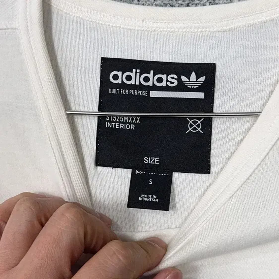 아디다스 박스로고 프린팅 화이트 반팔 티 S 상품이미지3