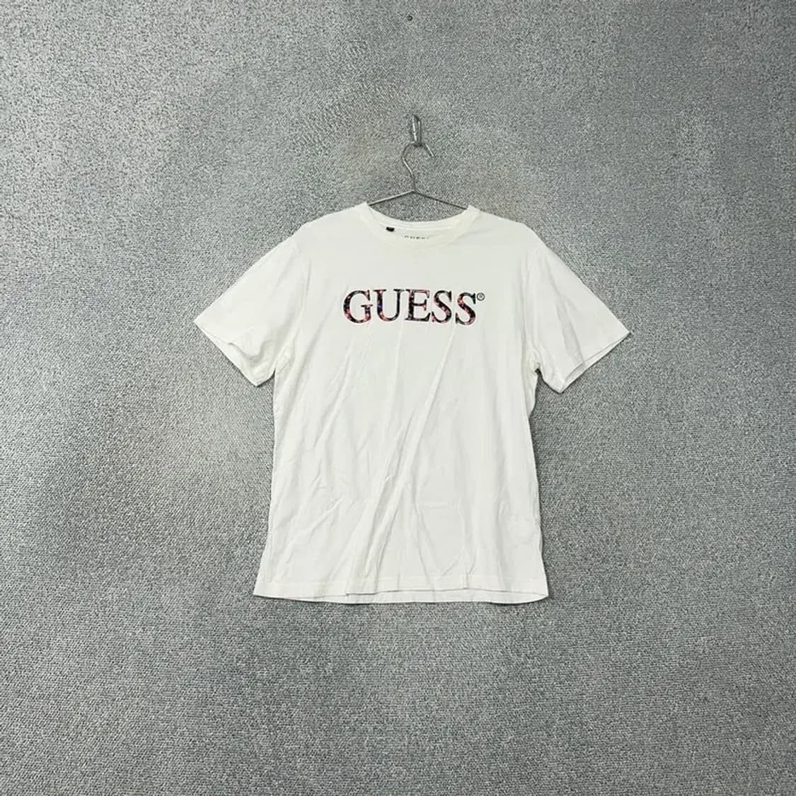 게스 스펠로고 프린팅 화이트 반팔 티 XL 상품이미지1