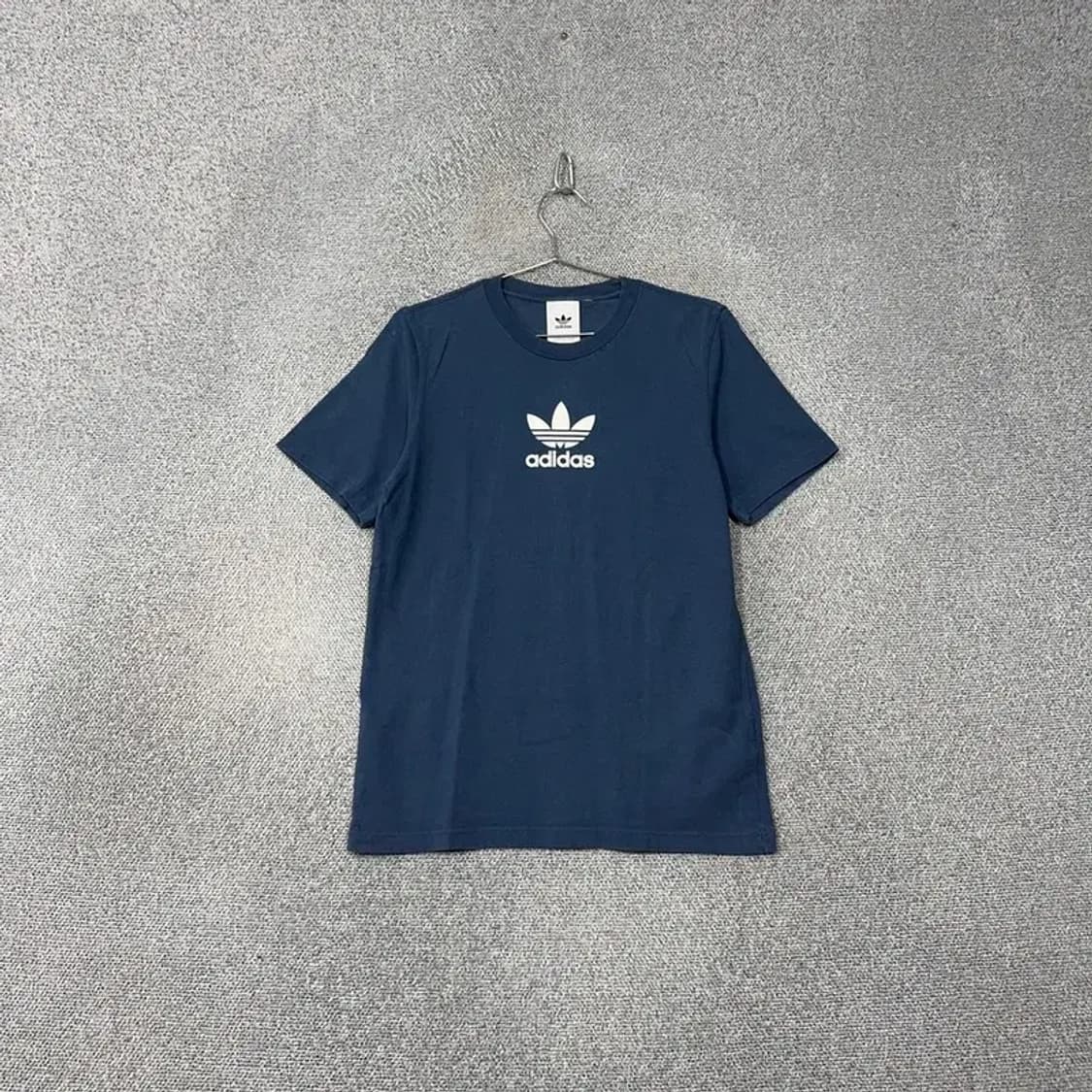 아디다스 불꽃 로고 프린팅 네이비 반팔 티 M 상품이미지1