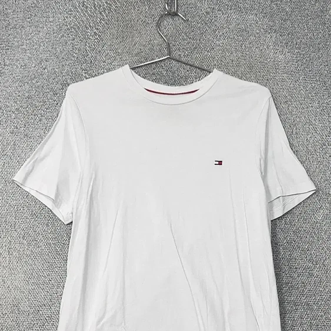 타미힐피거 화이트 캐주얼 로고 남성 반팔티 S 상품이미지3
