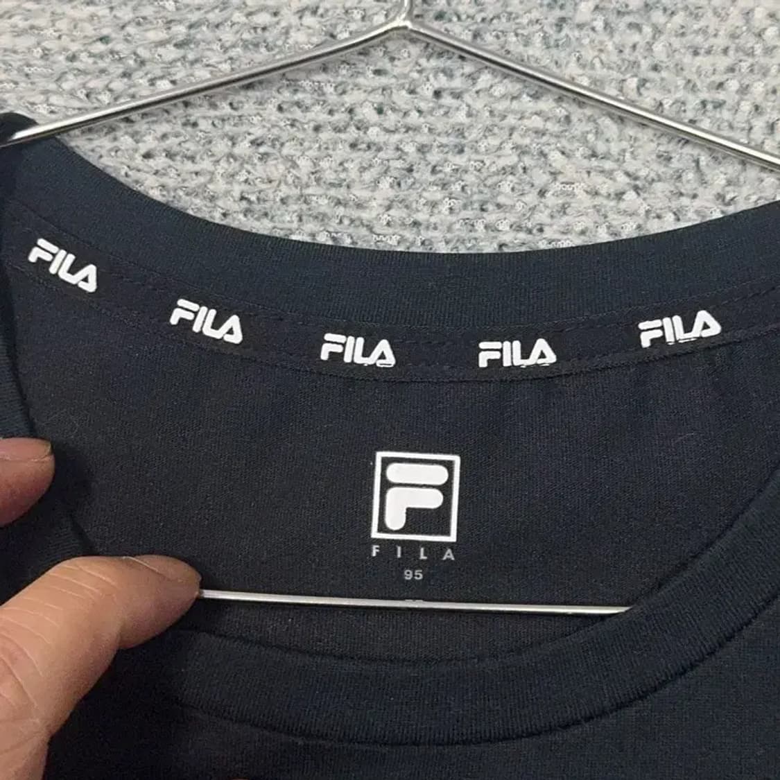 휠라 블랙 로고 캐주얼 남성 반팔티 95 상품이미지3