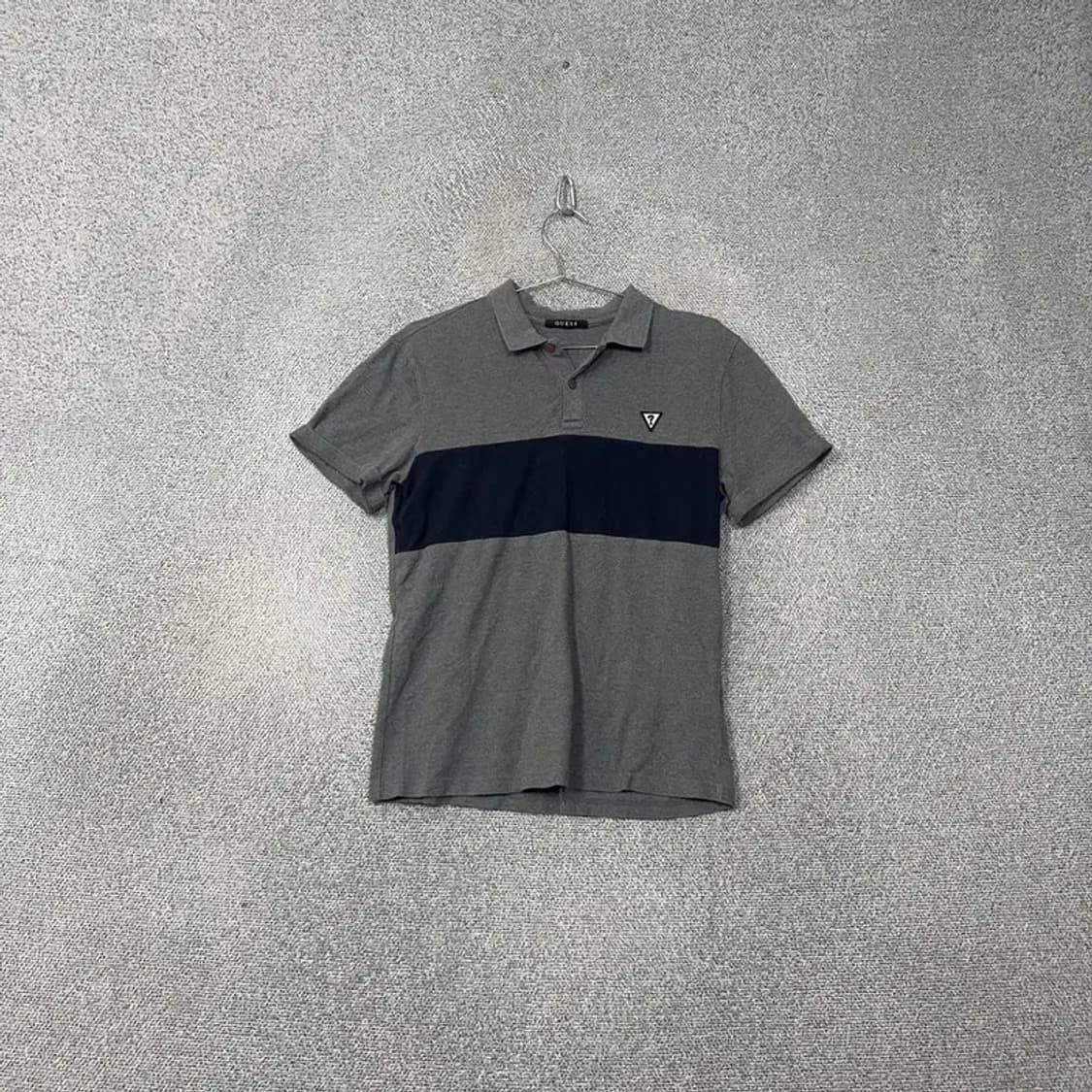 게스 그레이 캐주얼 로고 남성 반팔 카라티 L 상품이미지1
