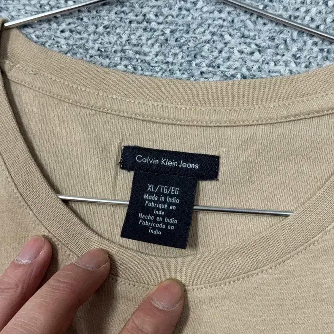 캘빈클라인 프린팅 스펠 로고 베이지 반팔 티 XL/TG/EG 상품이미지5