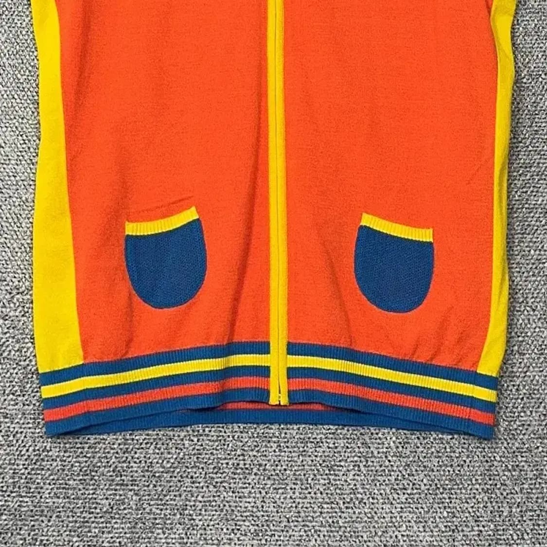 루이까스텔 로고 아크릴 니트 조끼 집업 105 상품이미지4