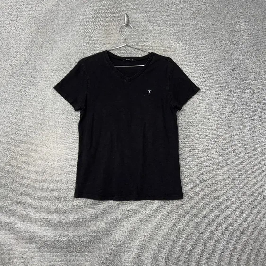 게스 블랙 로고 남성 캐주얼 반팔티 M 상품이미지1