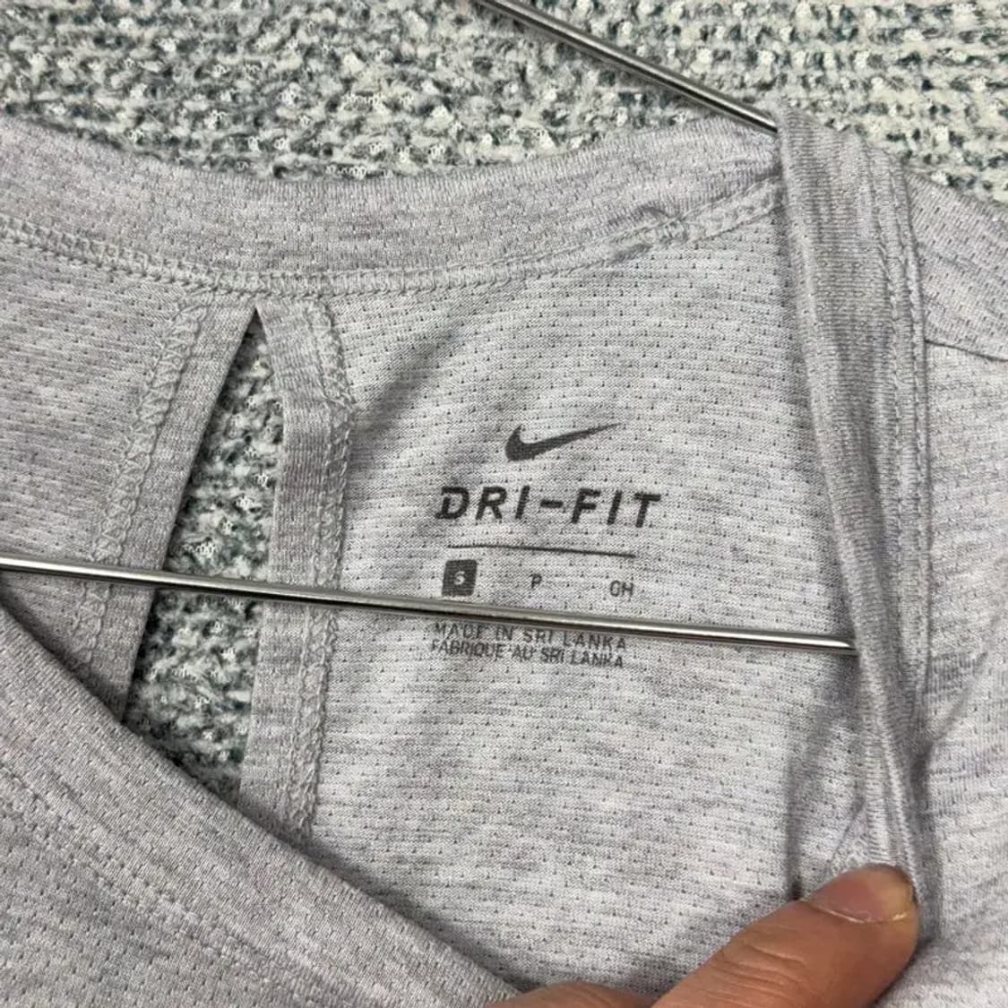 나이키 라이트 그레이 여성 운동 기능성 반팔티 S 상품이미지3