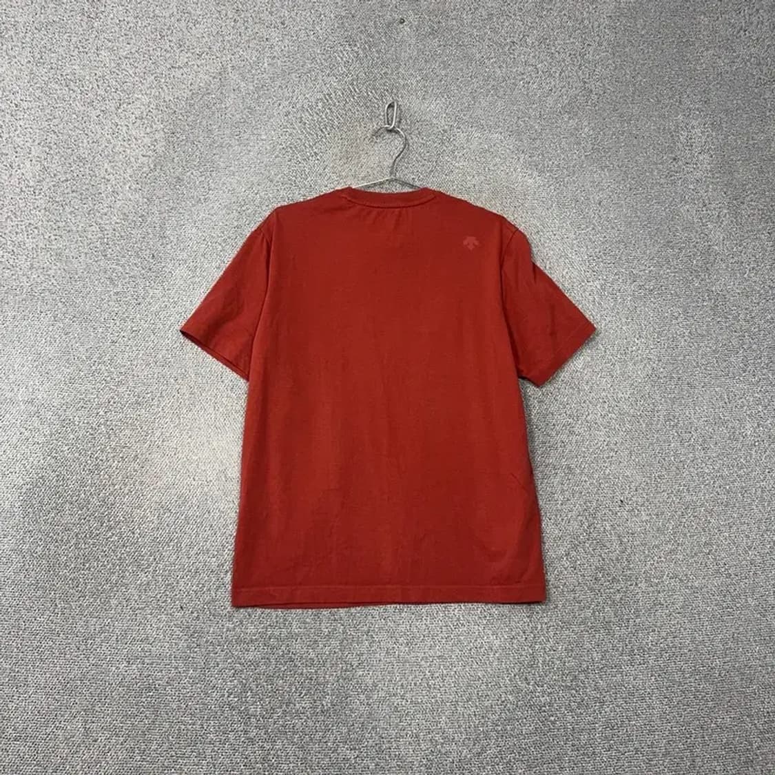 데상트 프린팅 로고 레드 반팔티 M 상품이미지2