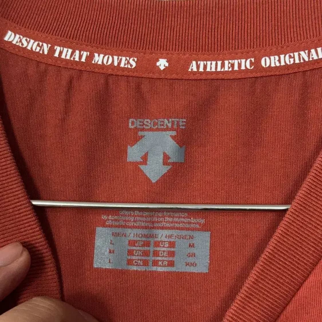 데상트 프린팅 로고 레드 반팔티 M 상품이미지3