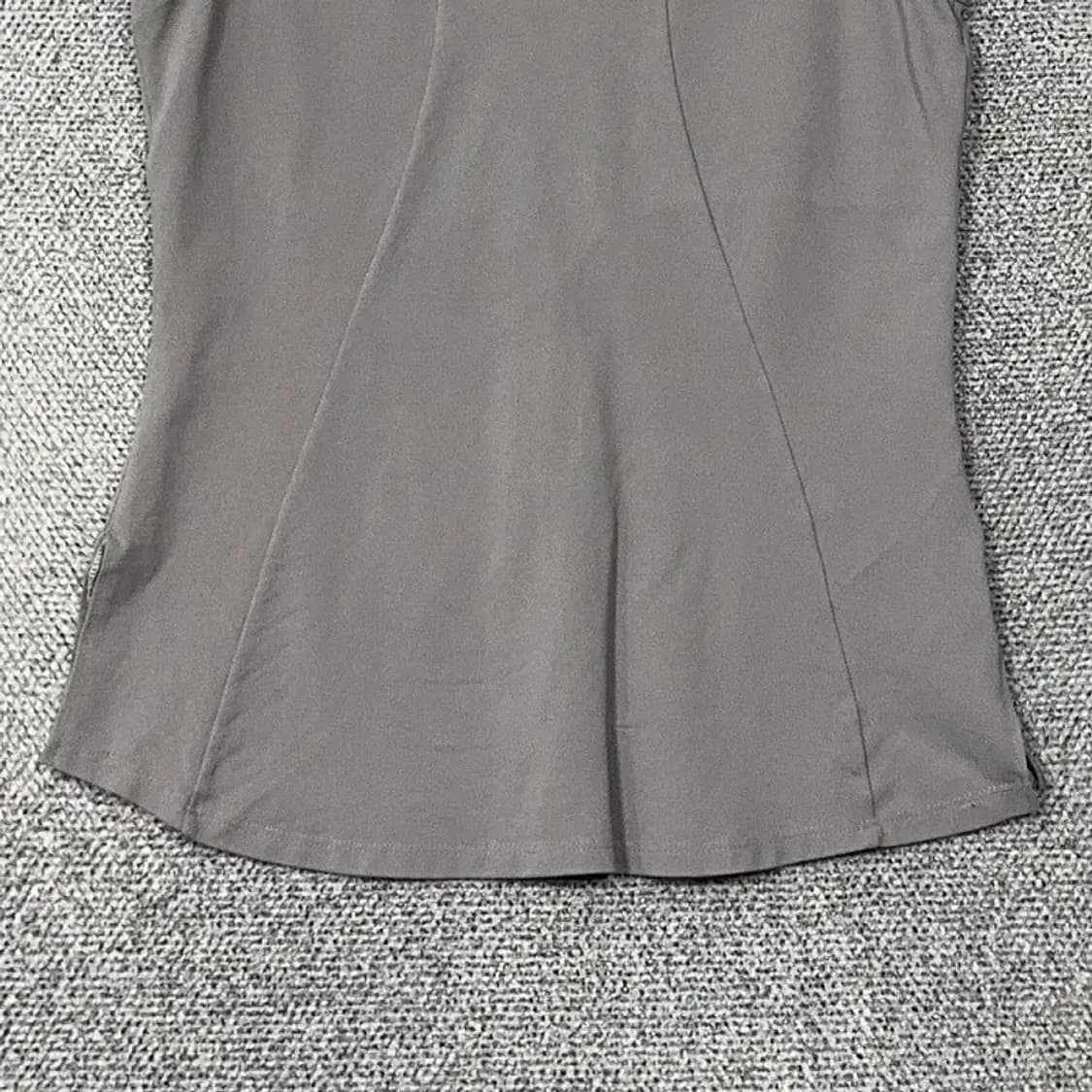 데상트 로고 여성 기능성 카라 민소매 나시 M 상품이미지4