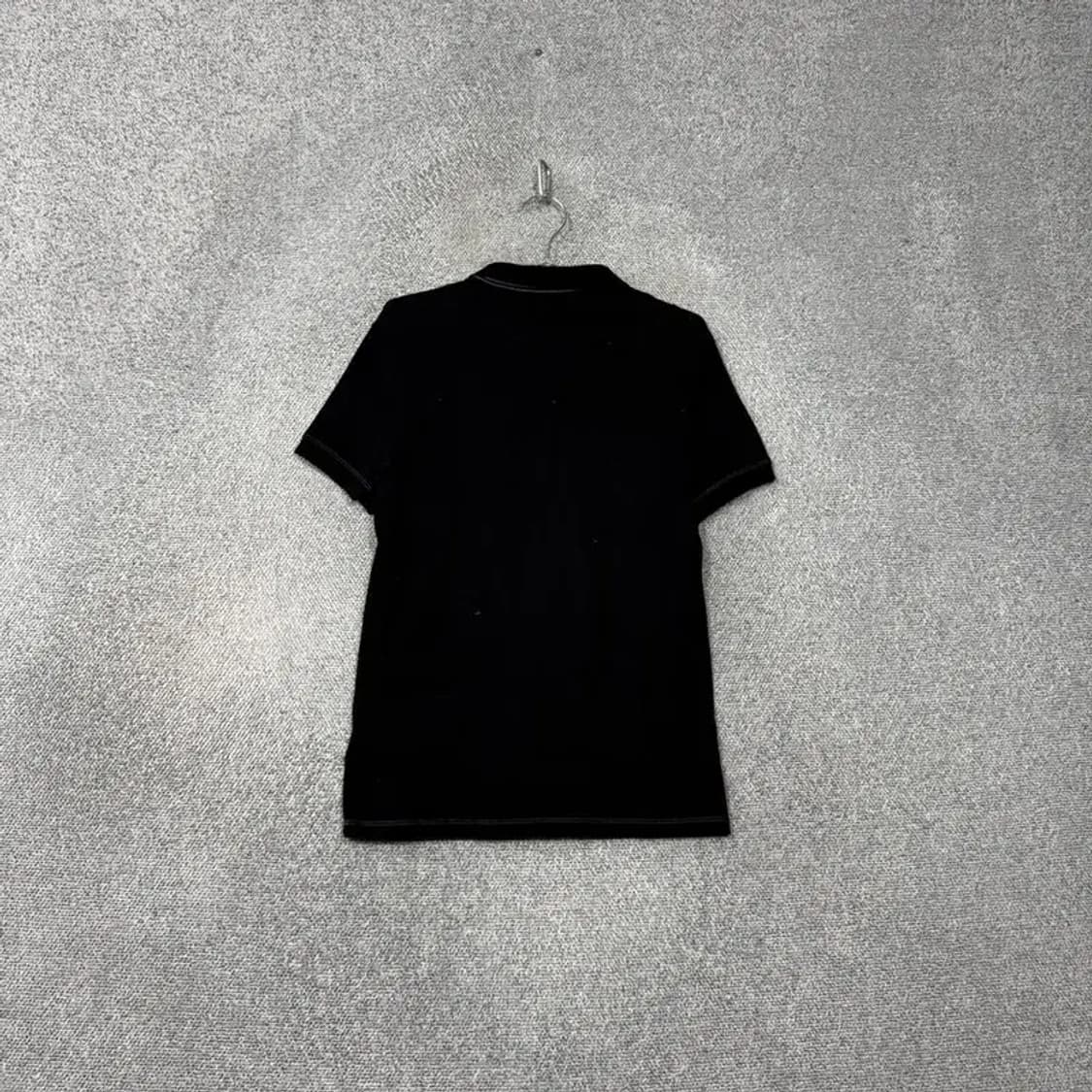 게스 블랙 삼각 로고 남성 반팔 카라티 M 상품이미지2