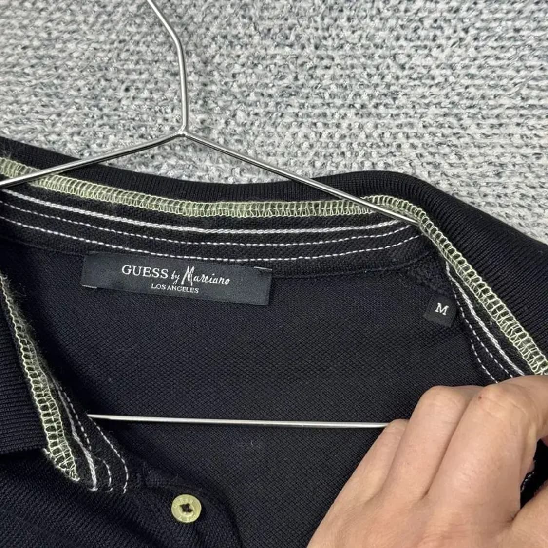 게스 블랙 삼각 로고 남성 반팔 카라티 M 상품이미지8