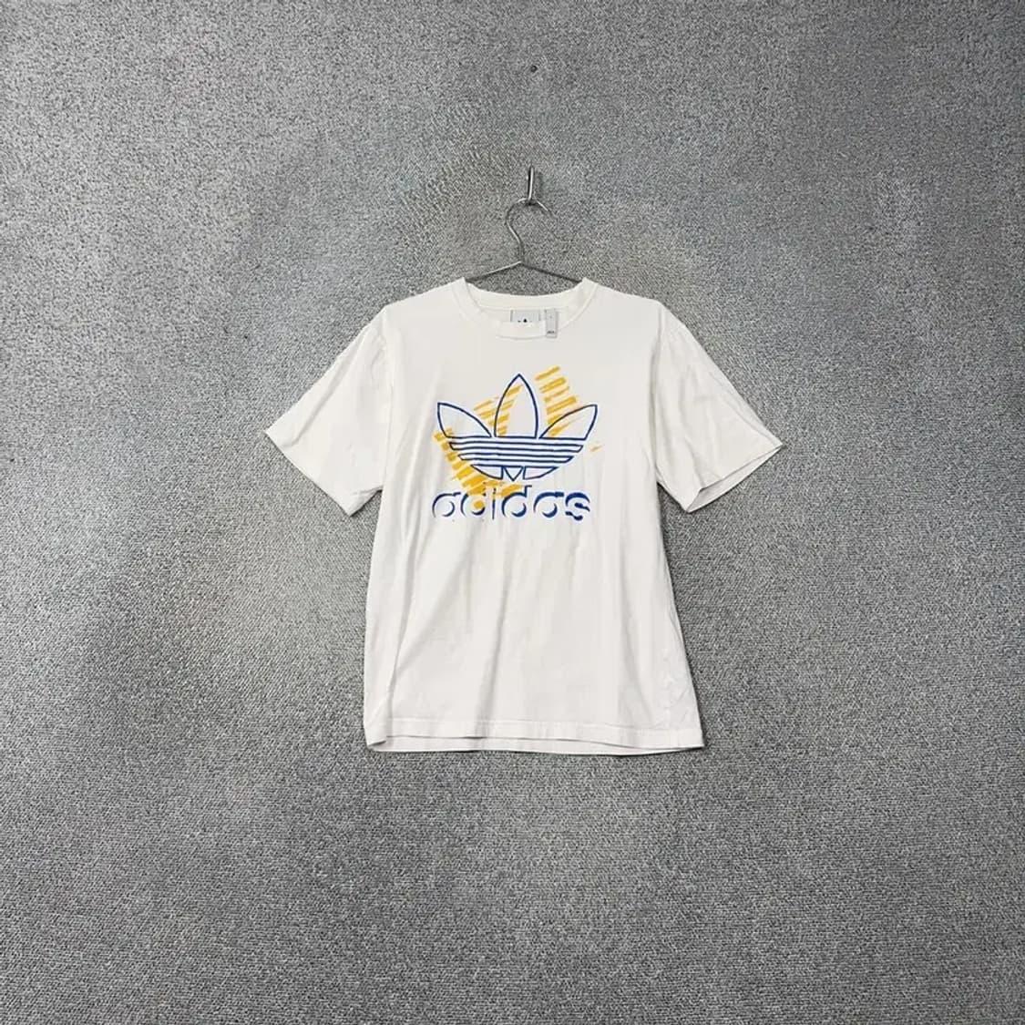 아디다스 빈티지 프린팅 화이트 반팔 티 L 상품이미지1