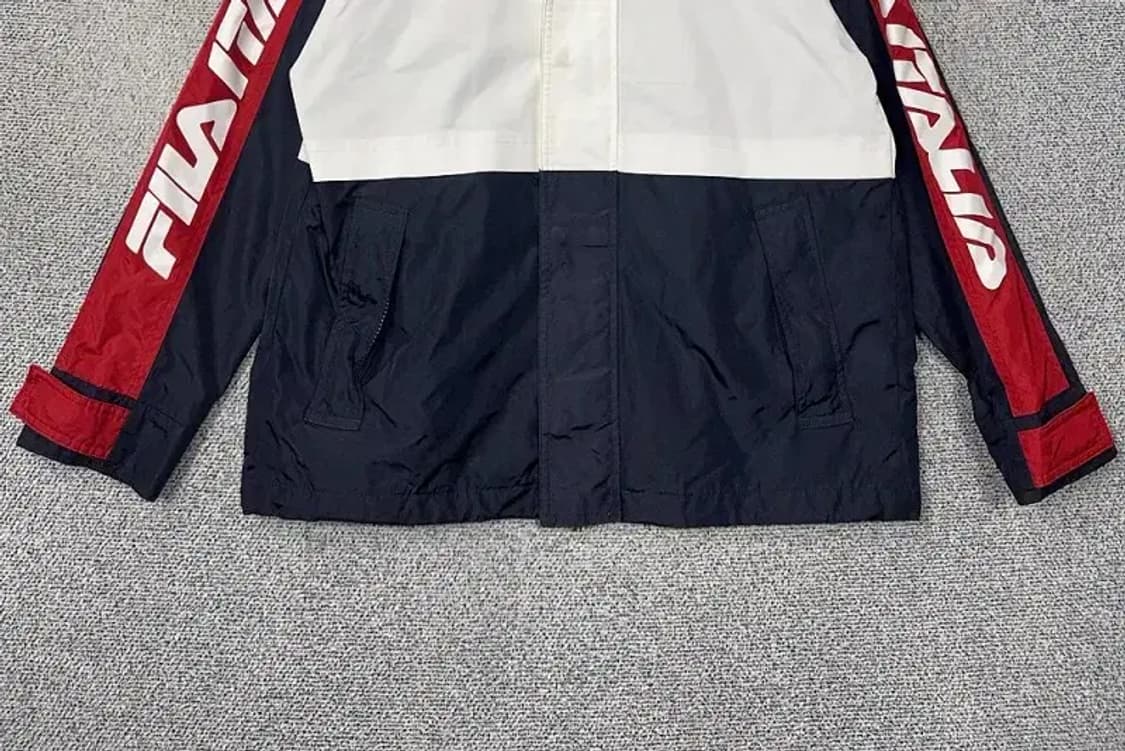 휠라 화이트 로고 프린팅 바람막이 SMALL 상품이미지4