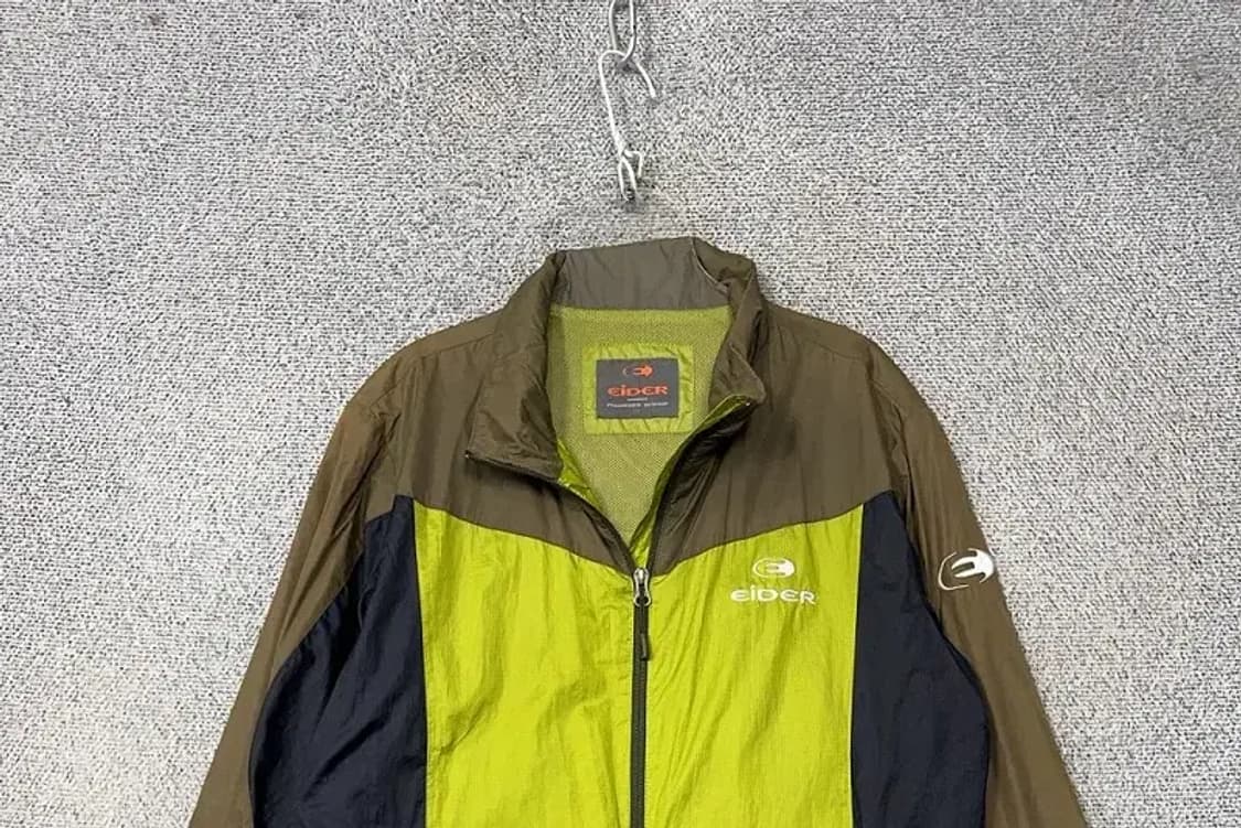 아이더 그린 로고 바람막이 M 상품이미지3