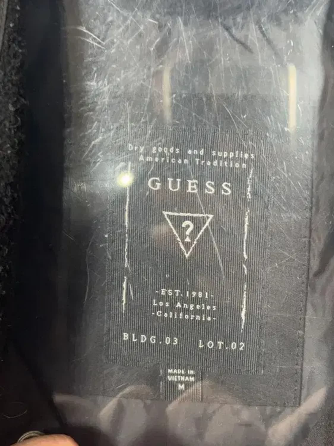 게스 블랙 덕다운 패딩조끼 M 상품이미지7