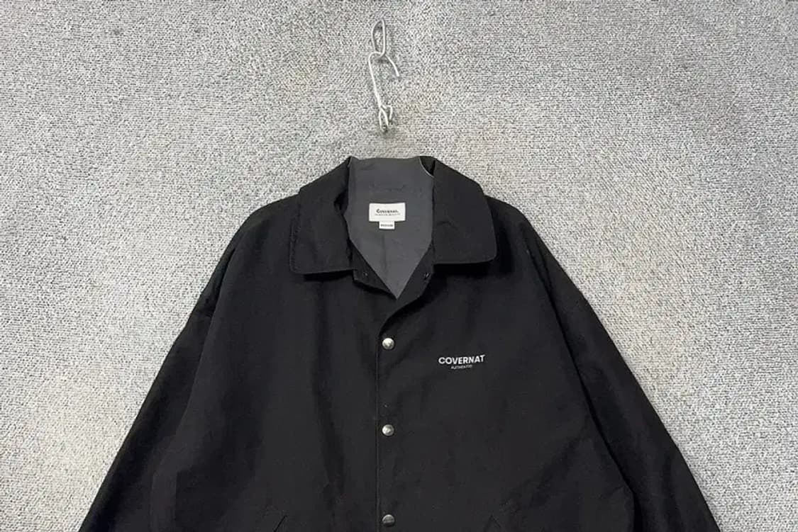 커버낫 블랙 로고 코치 자켓 MEDIUM 상품이미지3
