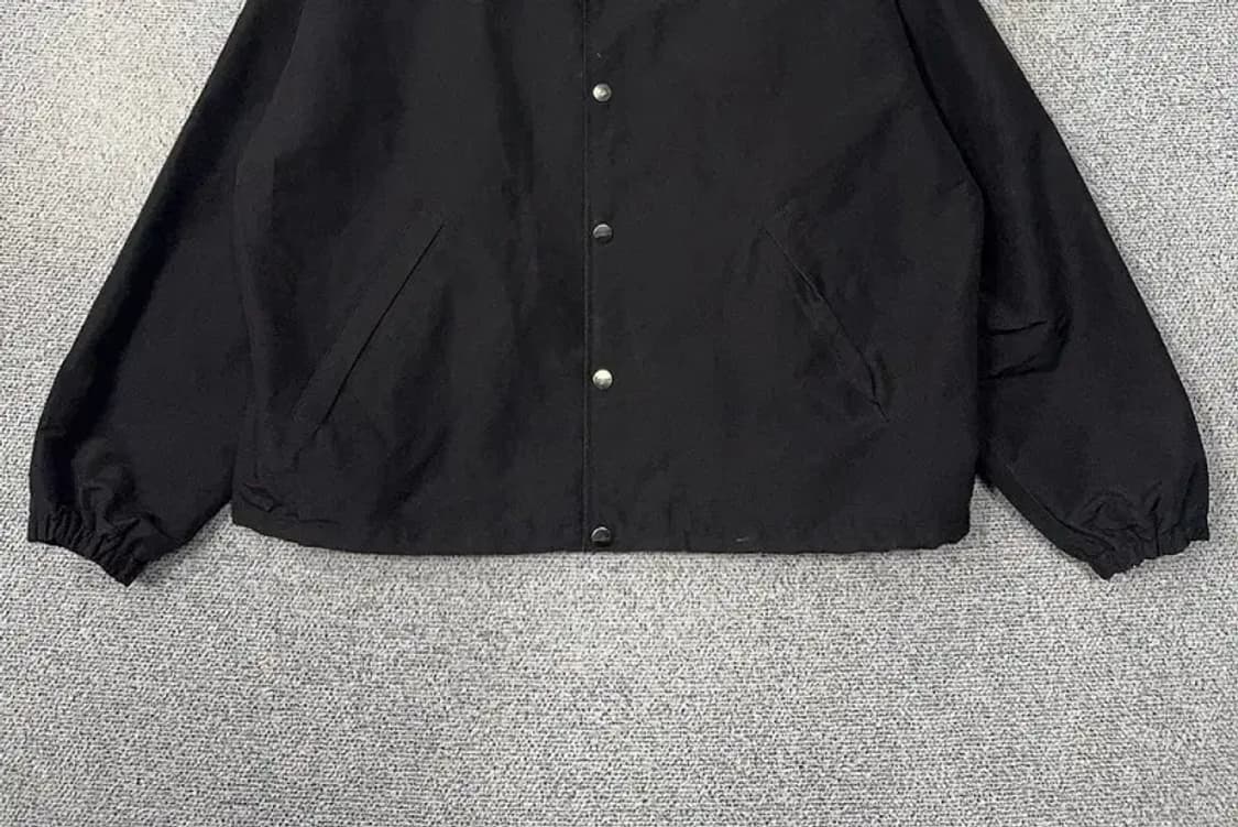 커버낫 블랙 로고 코치 자켓 MEDIUM 상품이미지4