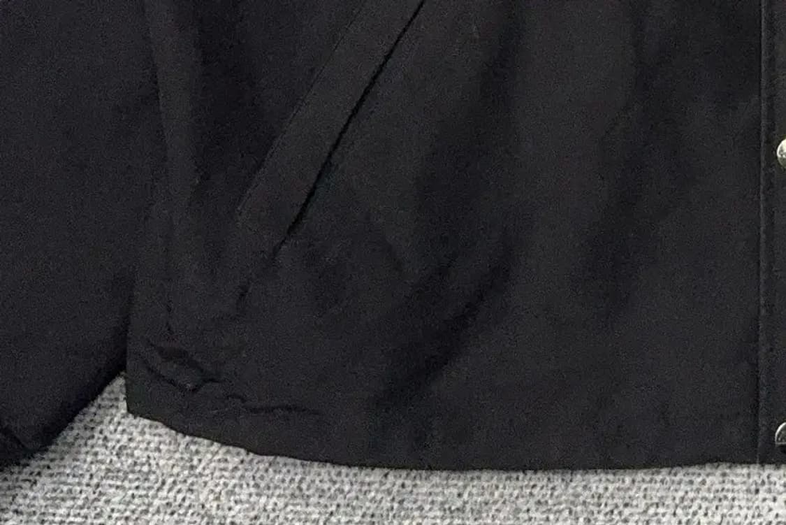 커버낫 블랙 로고 코치 자켓 MEDIUM 상품이미지6