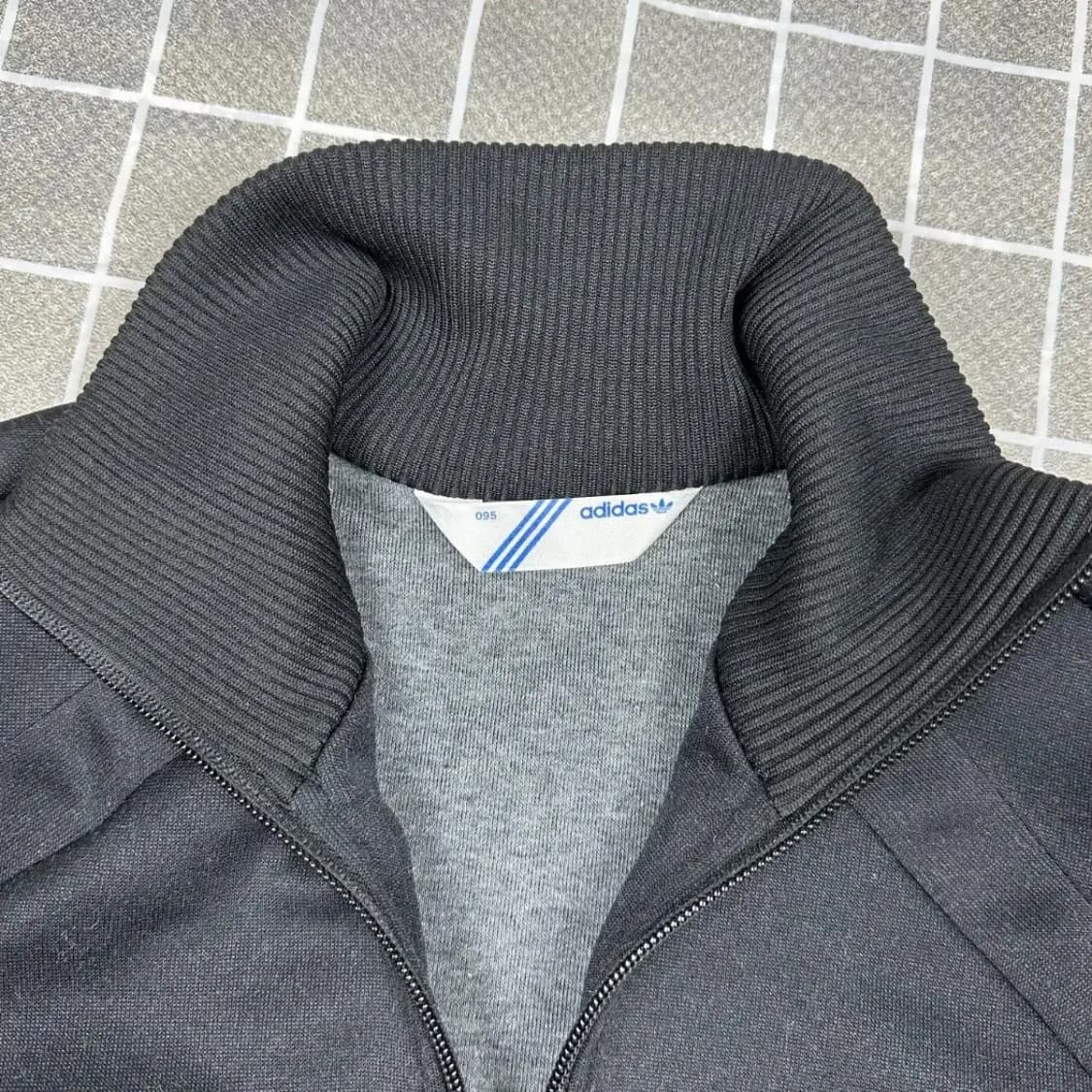 아디다스 금장 로고 올드스쿨 트랙탑 95 상품이미지4