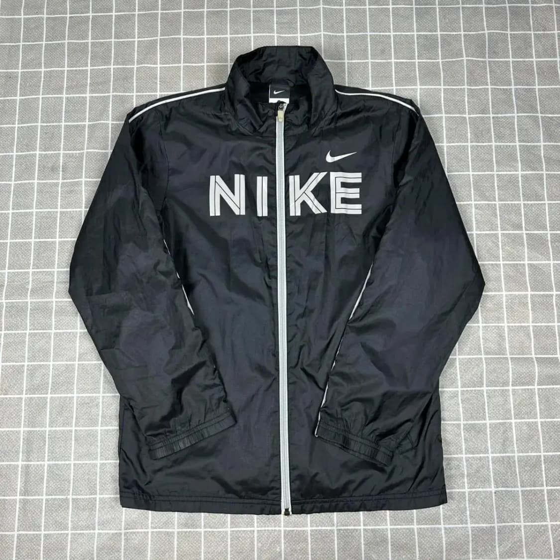 나이키 로고 바람막이 L 상품이미지1