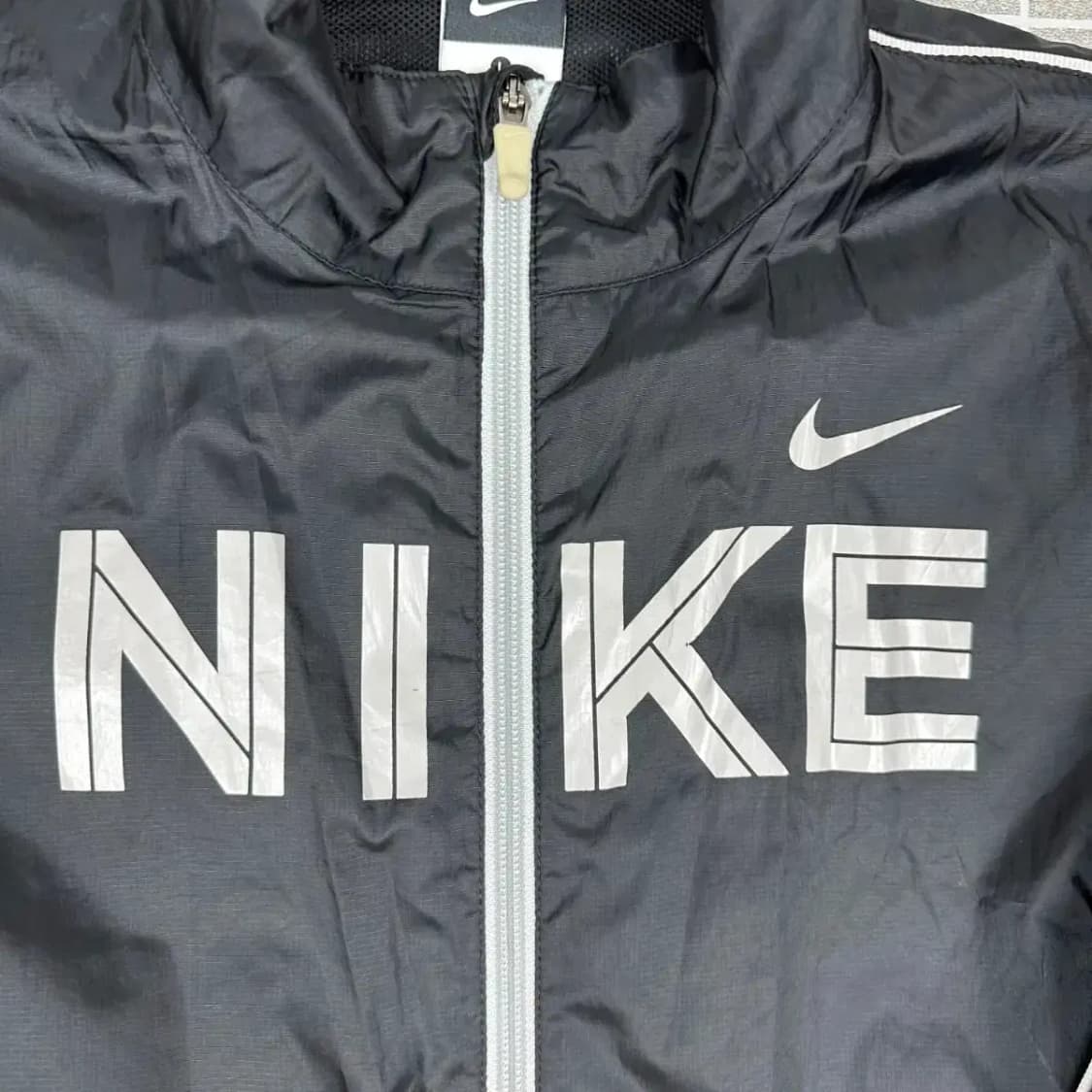 나이키 로고 바람막이 L 상품이미지2