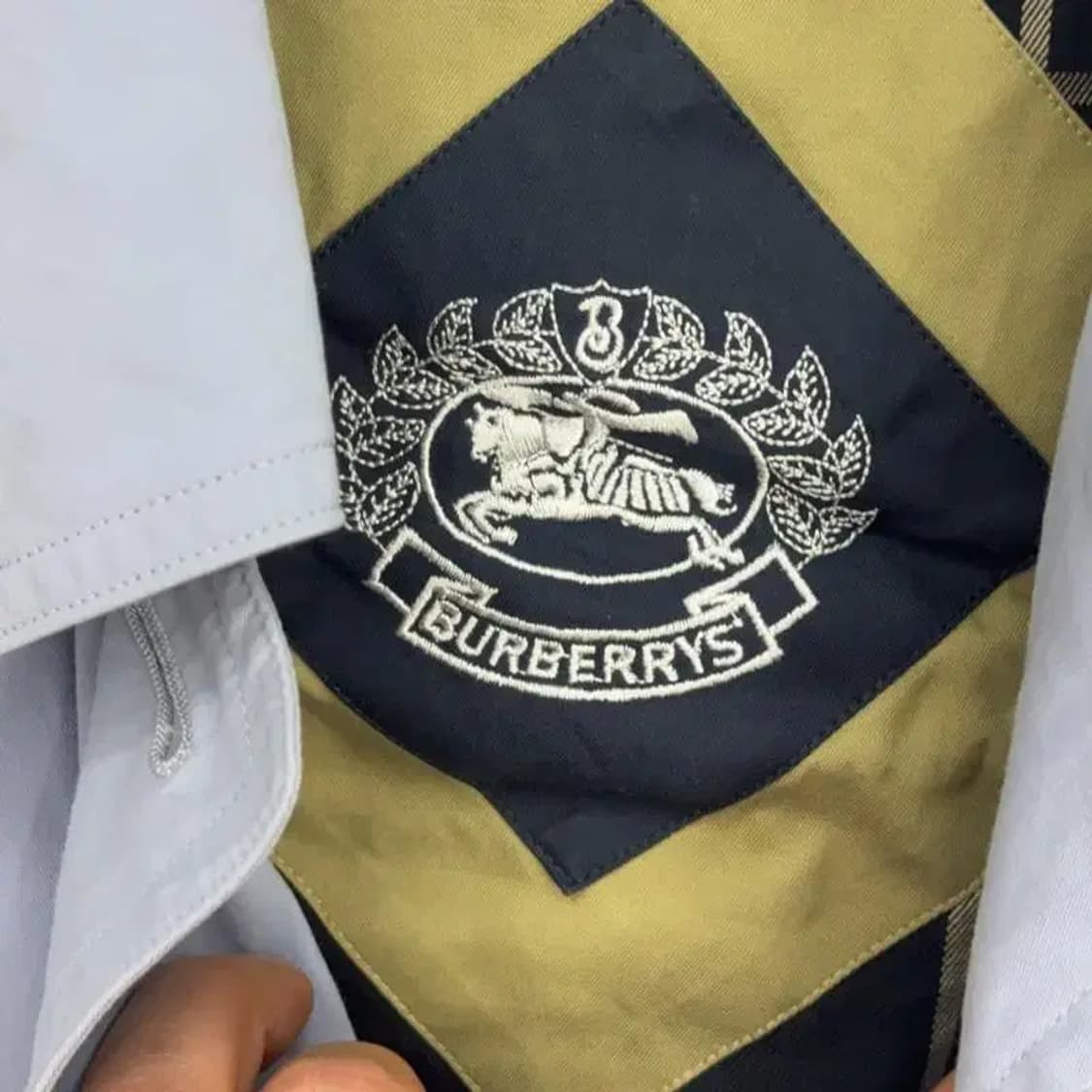 버버리 리버스 버튼 트렌치코트 상품이미지4