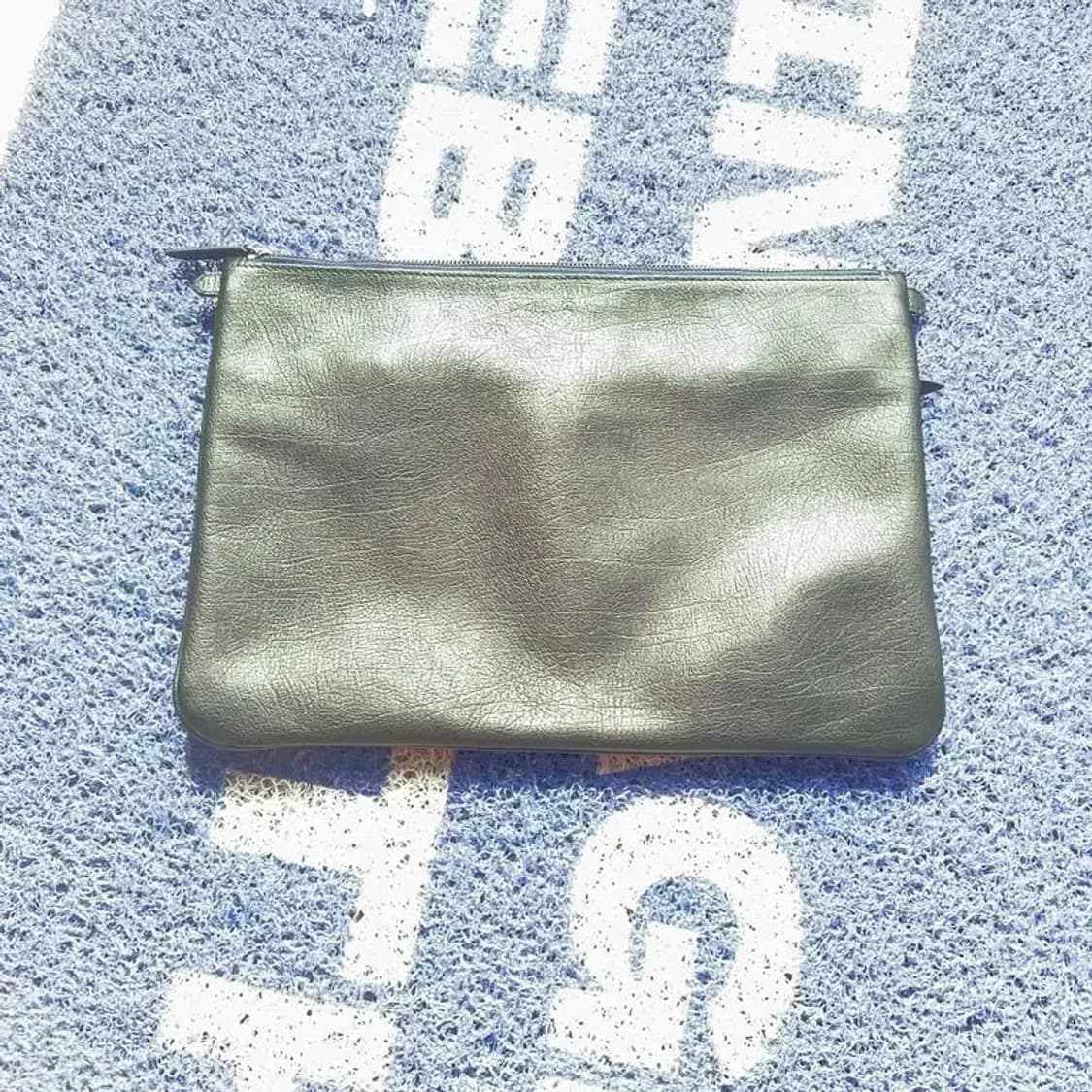 [새상품]만다리나덕 레더 클러치백 상품이미지2