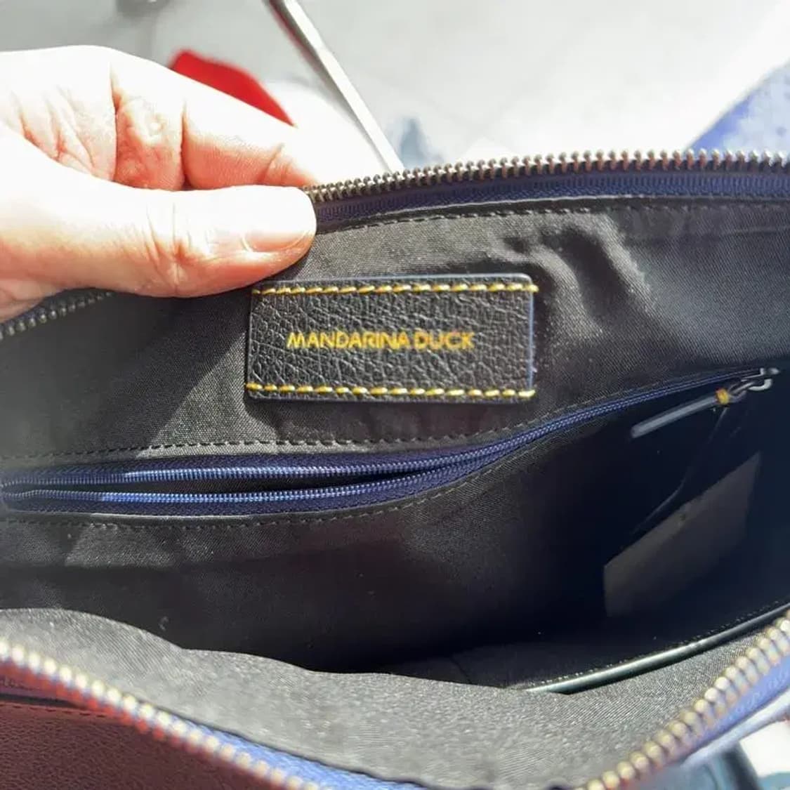 [새상품]만다리나덕 레더 클러치백 상품이미지3