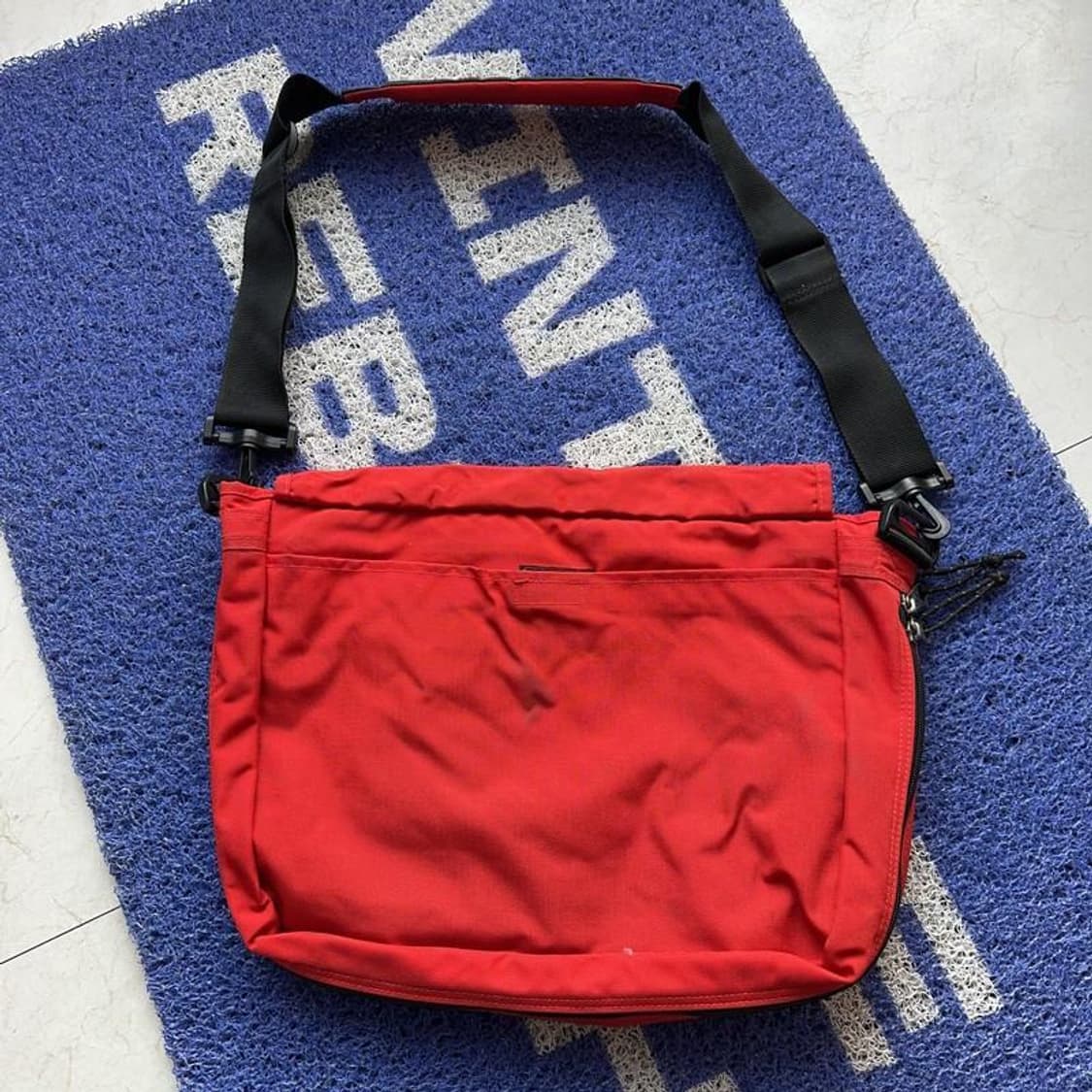이스트팩 usa 레드 크로스백 상품이미지3