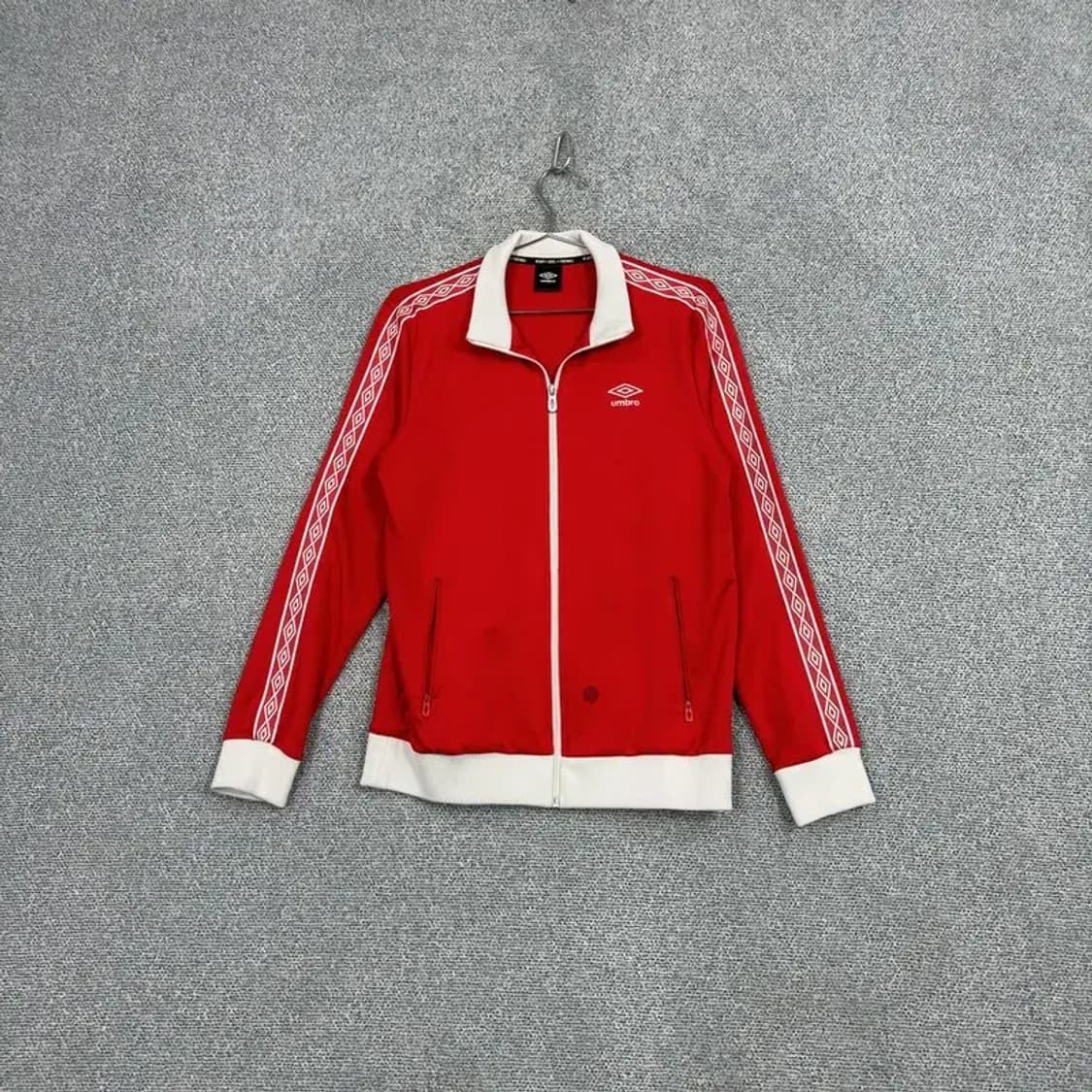 엄브로 사이드라인 레드 트랙탑 95 상품이미지1