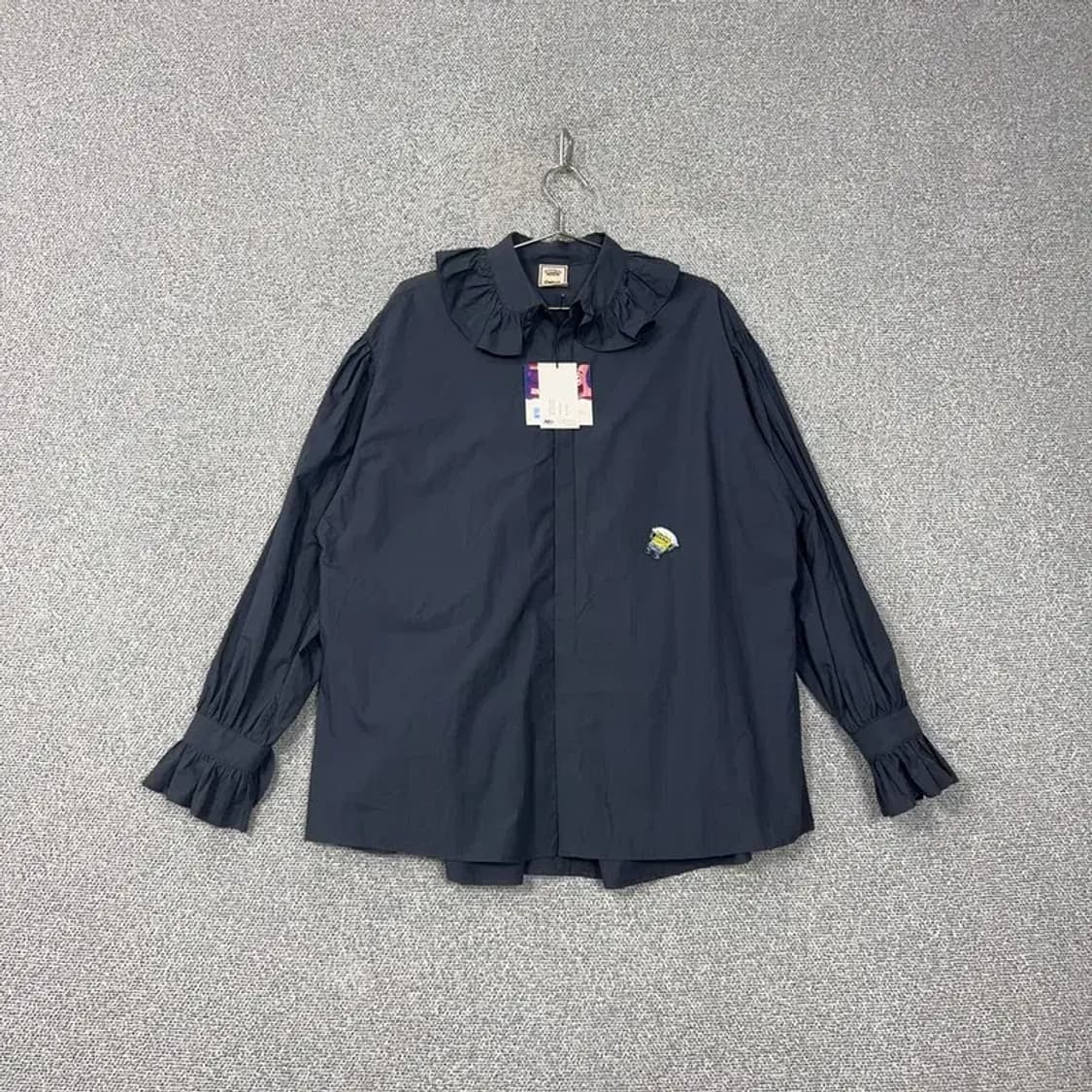 [새상품]COLLEY 스폰지밥 로고 블라우스 셔츠 FREE 상품이미지1