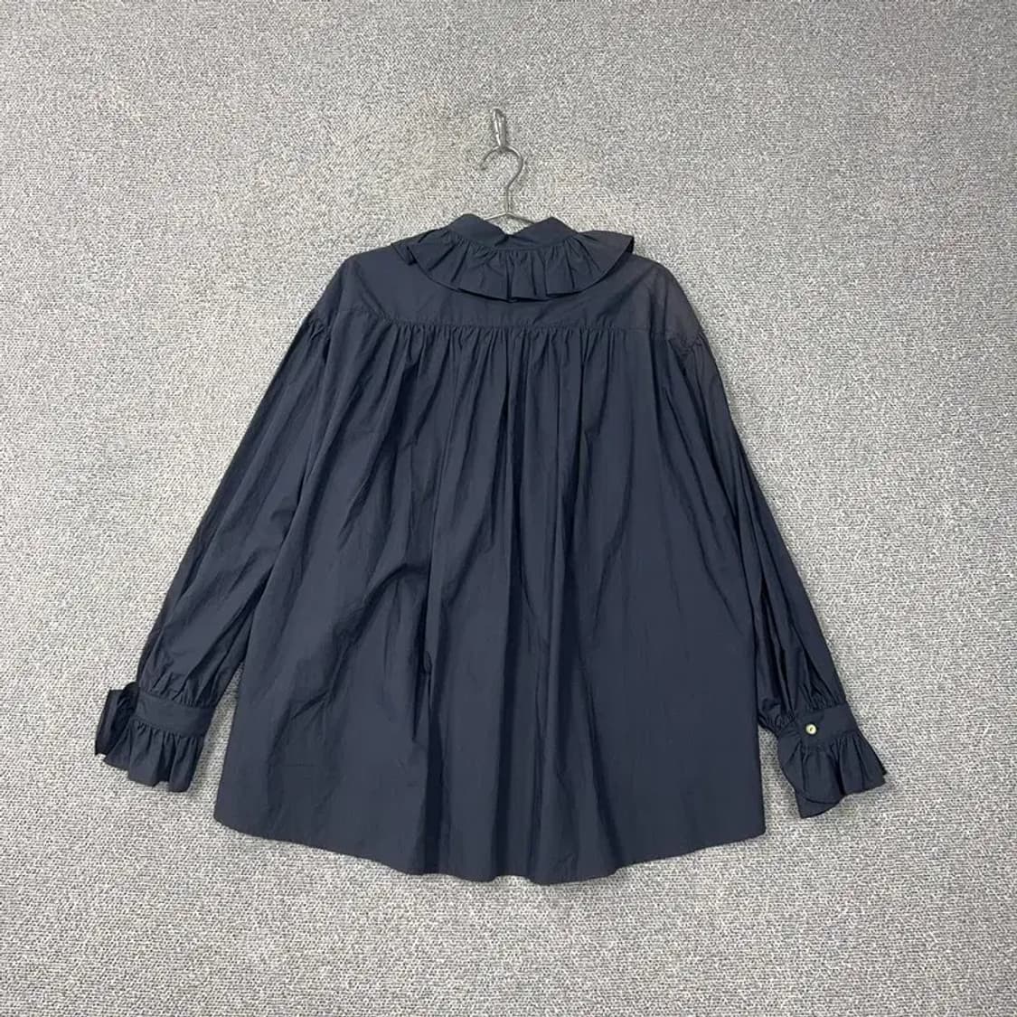 [새상품]COLLEY 스폰지밥 로고 블라우스 셔츠 FREE 상품이미지2