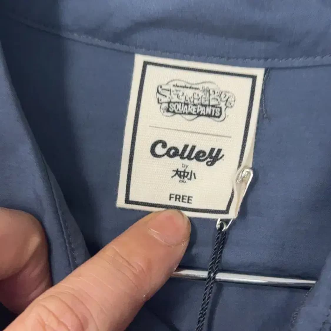 [새상품]COLLEY 스폰지밥 로고 블라우스 셔츠 FREE 상품이미지4