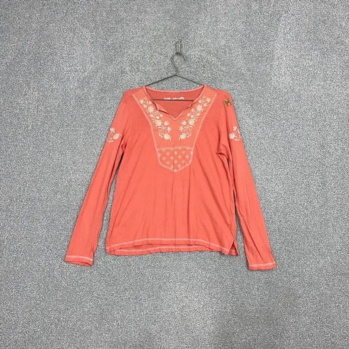 써스데이아일랜드 자수 코랄 긴팔티 95 상품이미지1