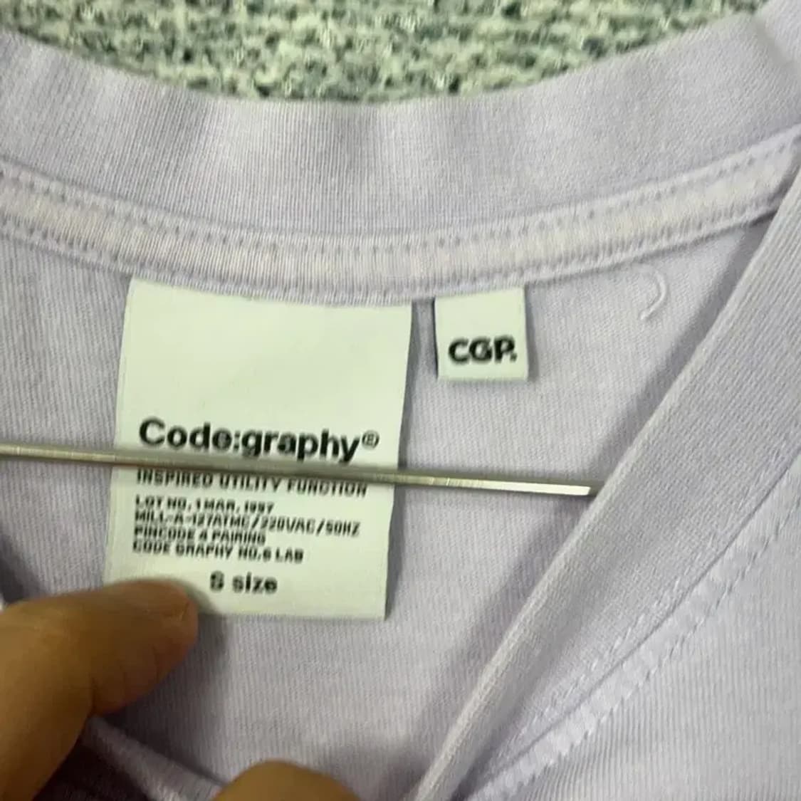 코드그래피 연보라 스몰로고 반팔티 S 상품이미지3