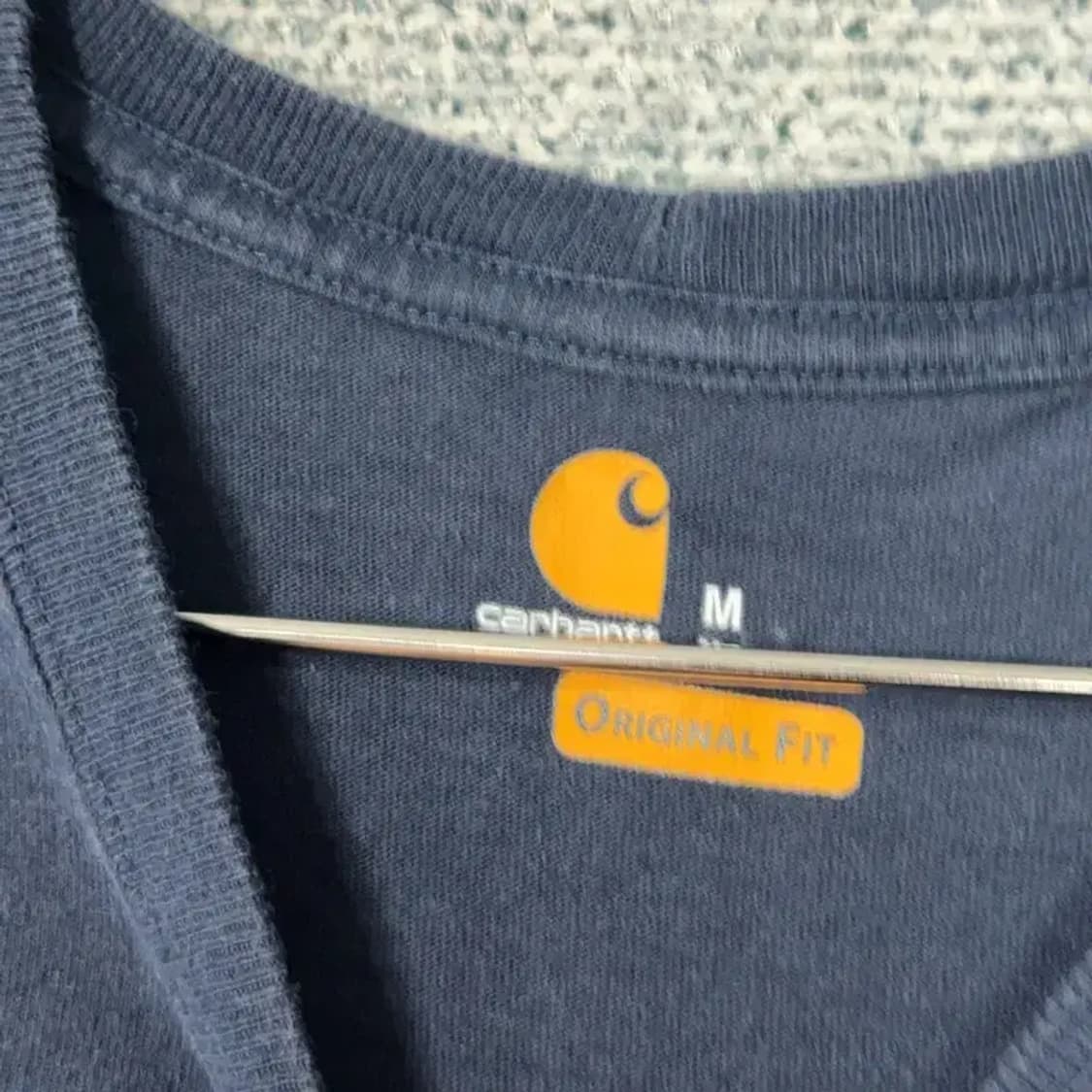 칼하트 포켓 로고 루즈핏 반팔티 M 상품이미지4