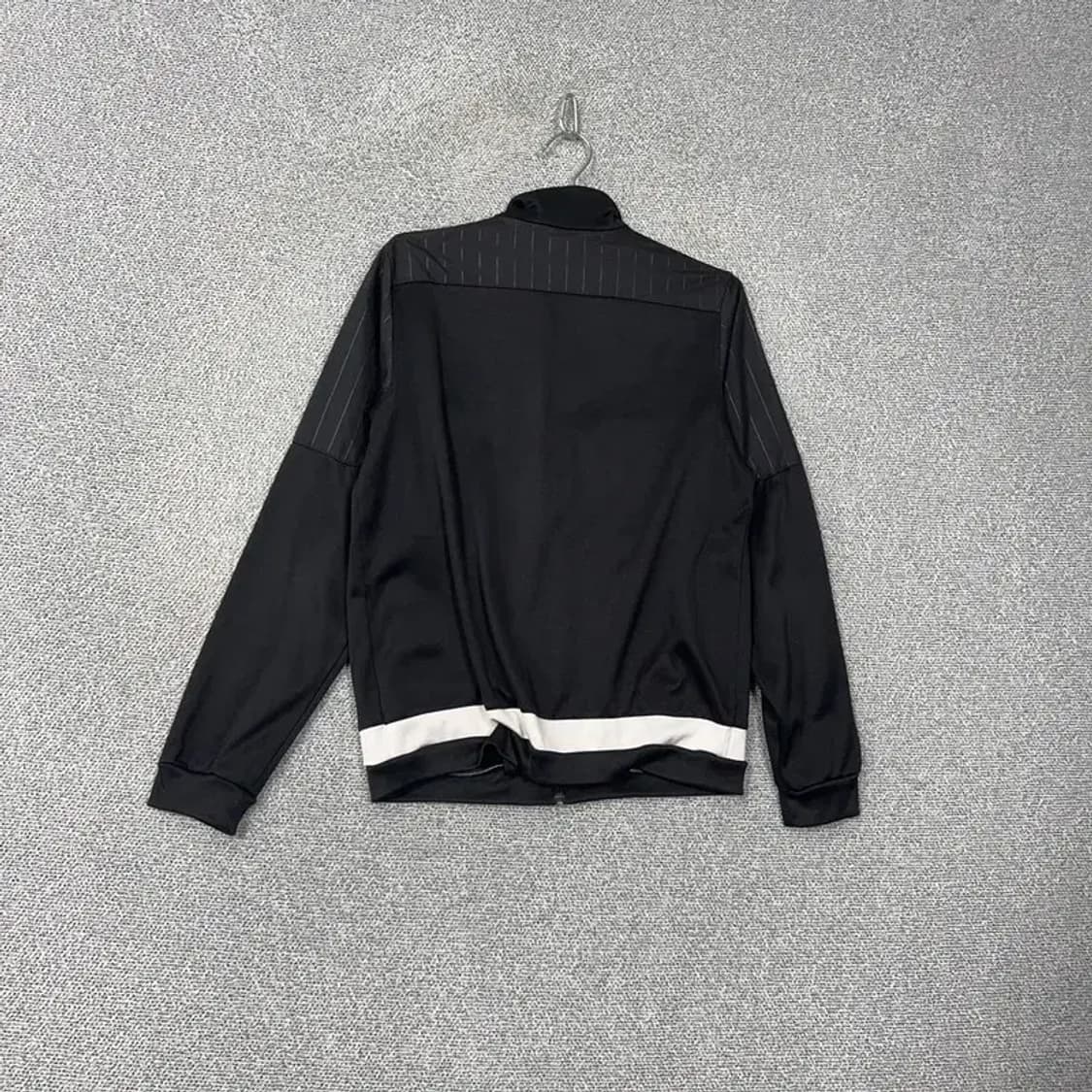 아디다스 로고 검흰 트랙탑 100 상품이미지2