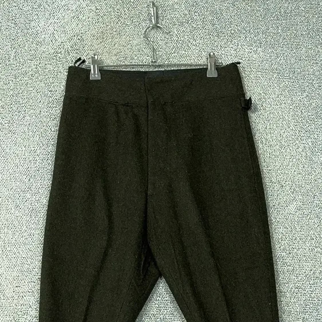 미우미우 이태리 테이퍼드 버튼 슬랙스 36 상품이미지3