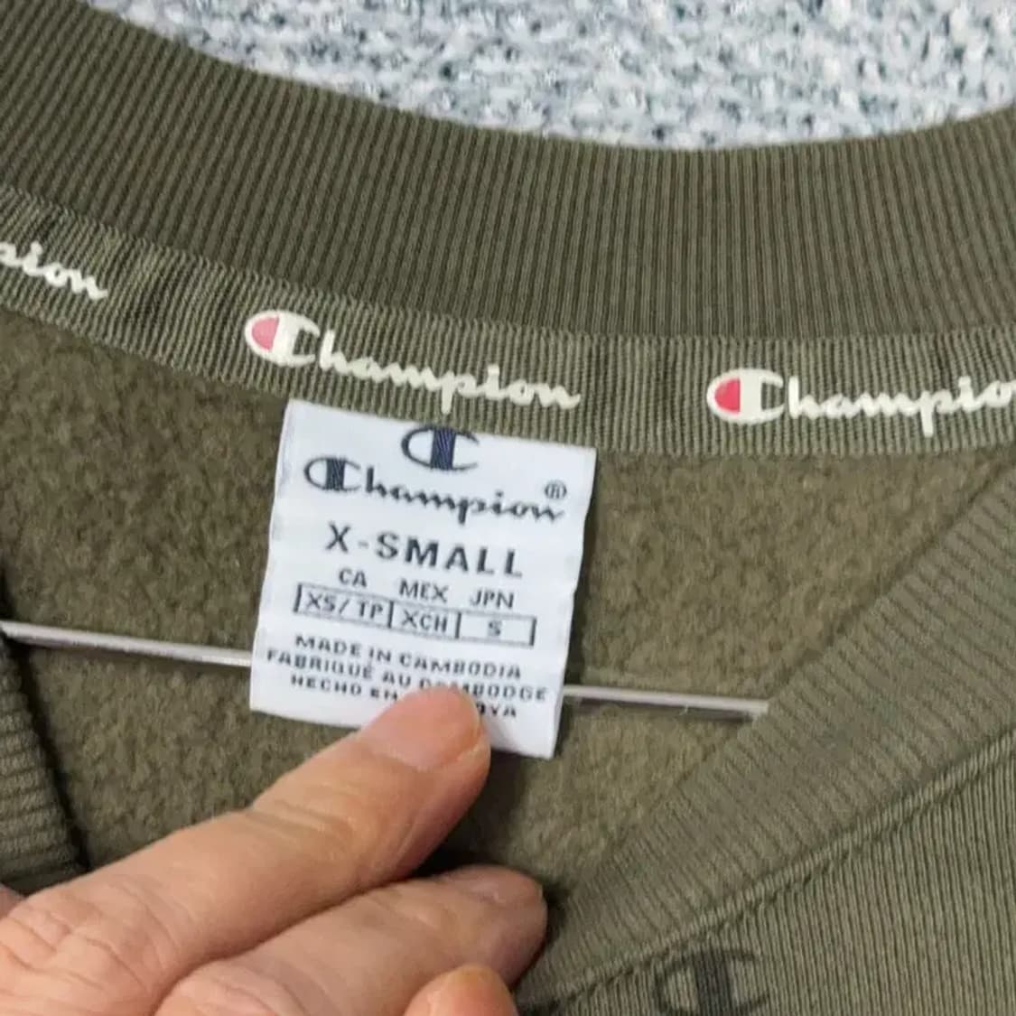챔피온 도트 카키 맨투맨 XS 상품이미지4