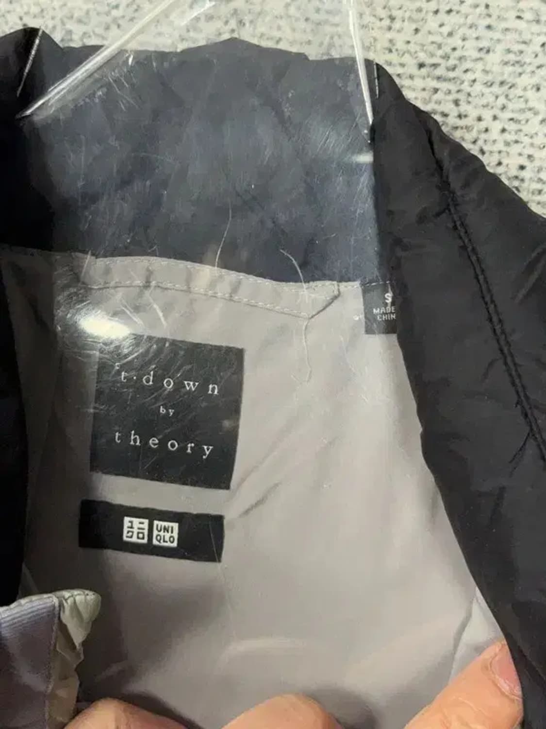 유니클로 띠어리 블랙 그레이 투톤 경량 패딩 S 165/84A 상품이미지6