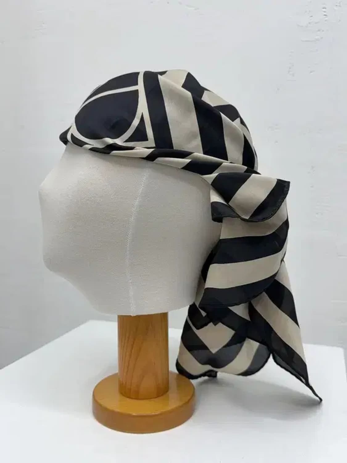 블랙 아이보리 줄무늬 스카프 상품이미지2