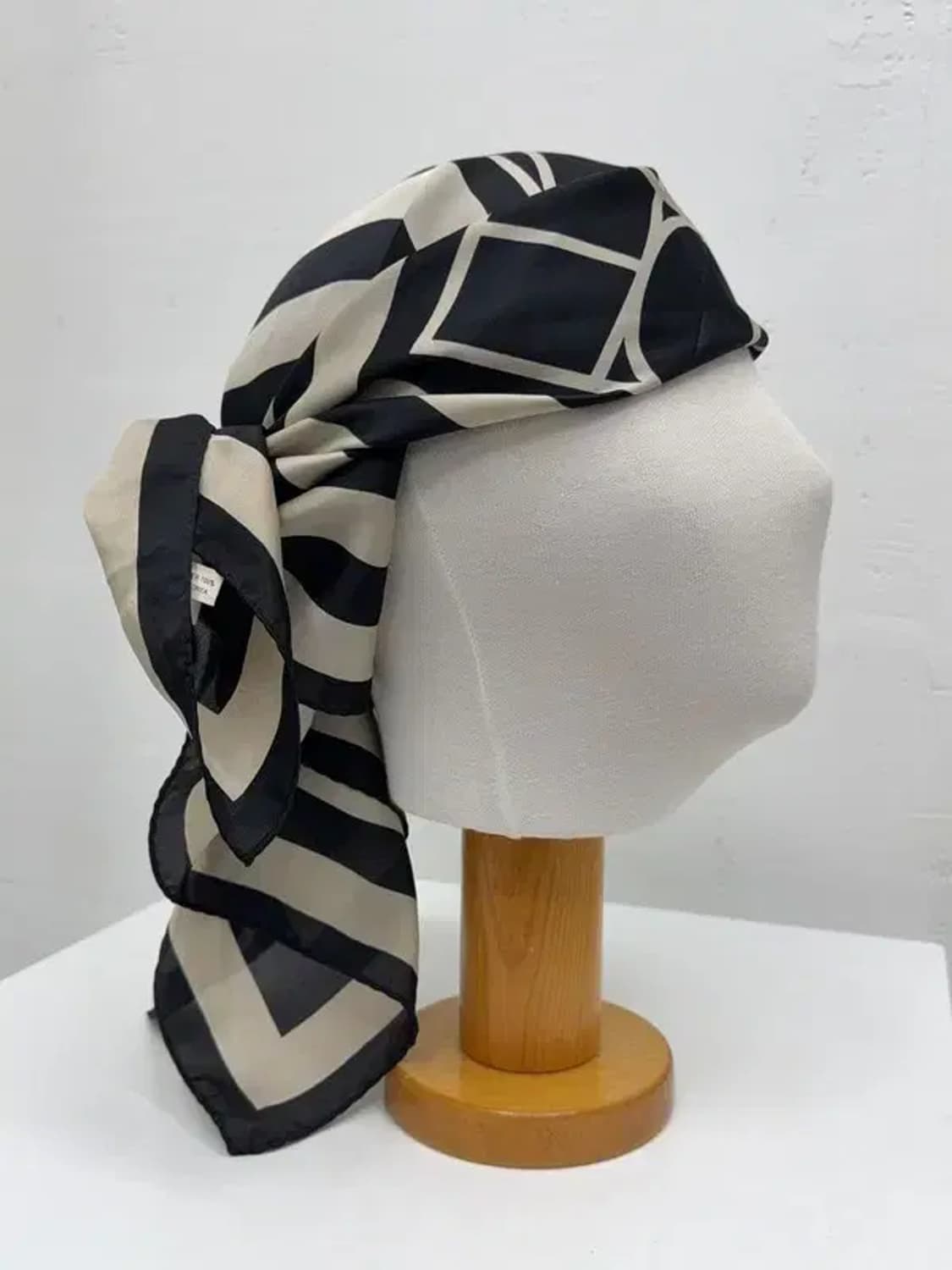 블랙 아이보리 줄무늬 스카프 상품이미지3