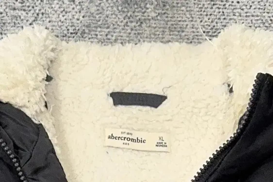 아베크롬비 블랙 자수 로고 양털 패딩 조끼 S 상품이미지5