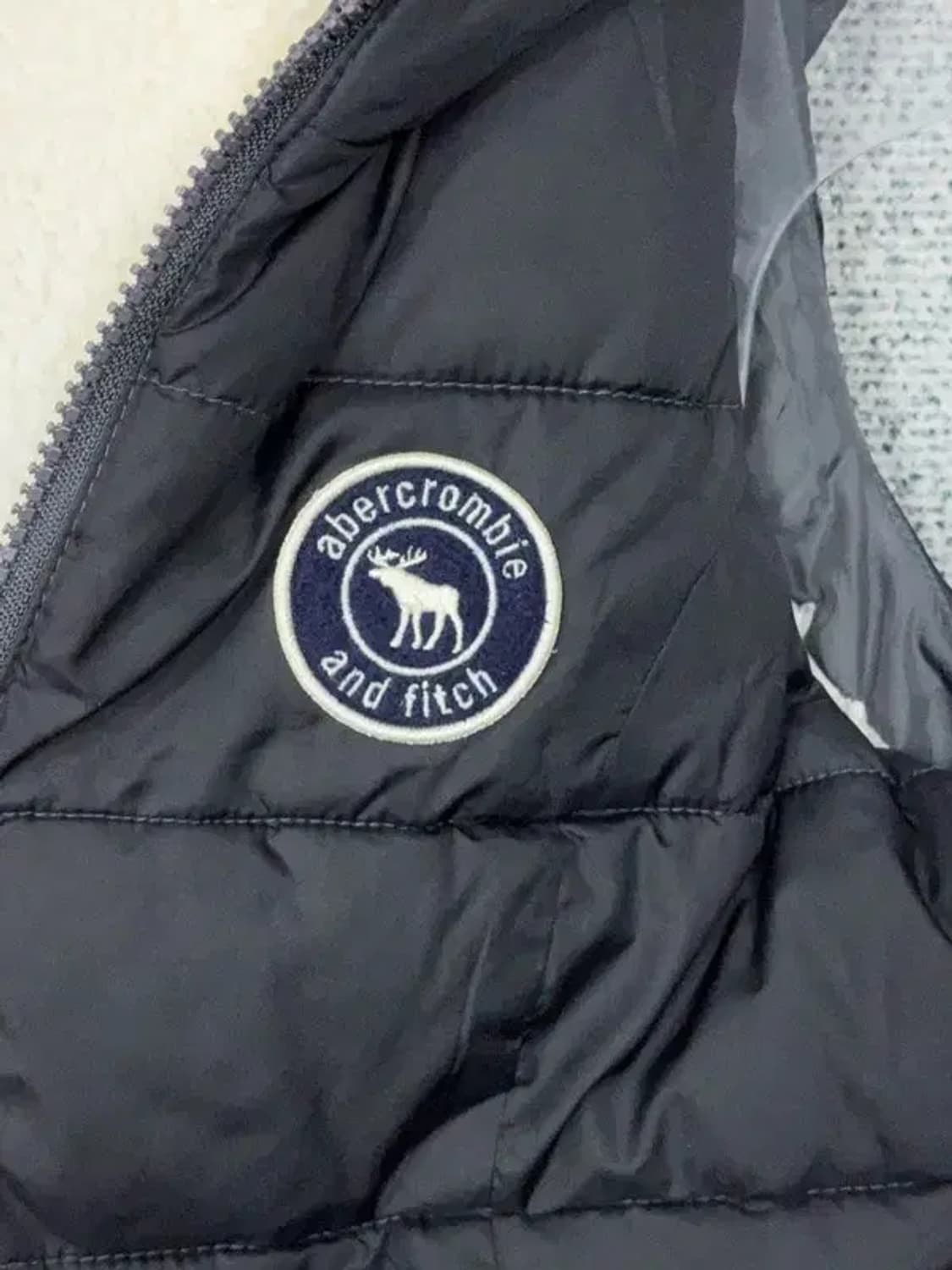 아베크롬비 블랙 자수 로고 양털 패딩 조끼 S 상품이미지7