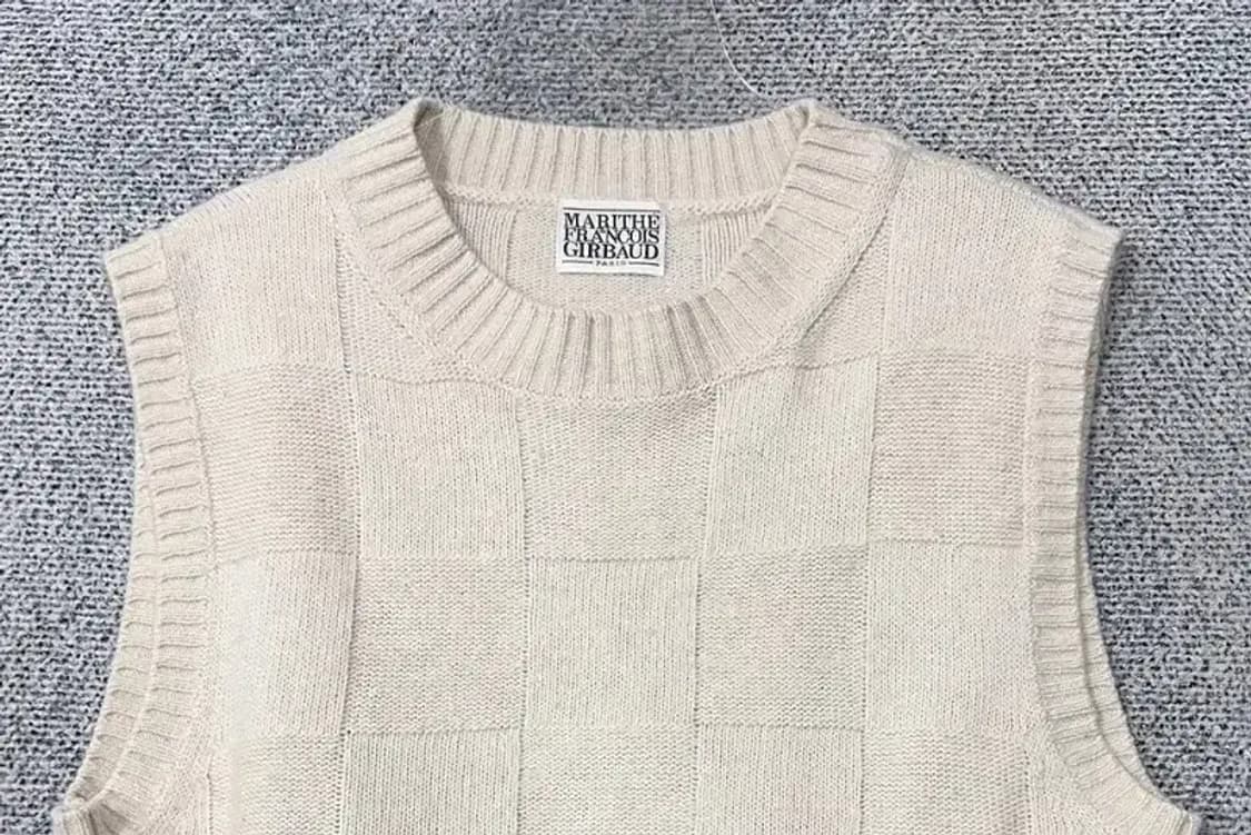 마리떼 프랑소와 저버 자수 로고 크림 니트 조끼 OS 상품이미지3
