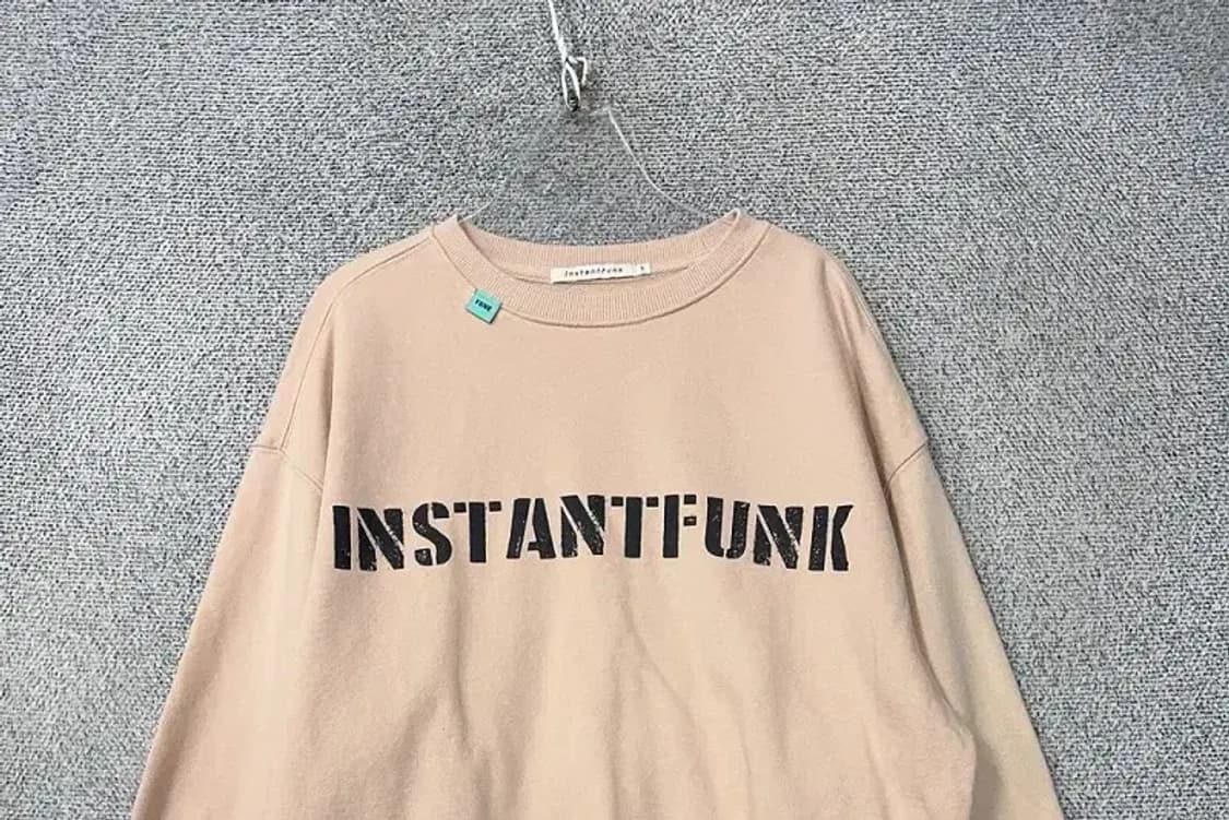 인스턴트 펑크 로고 베이지 맨투맨 1 상품이미지3
